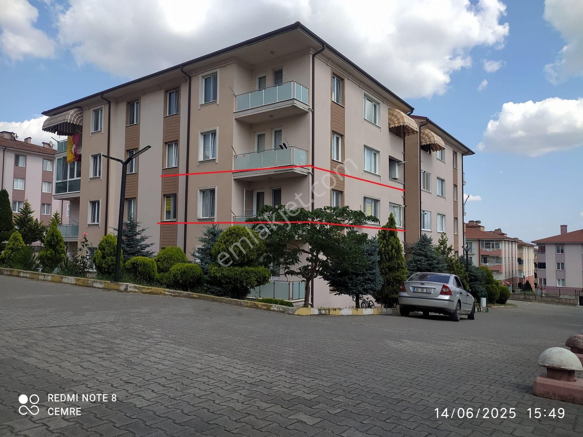 Camili Merkezde (öz Gonca Gül Sitesinde) 3+1 Satılık Daire