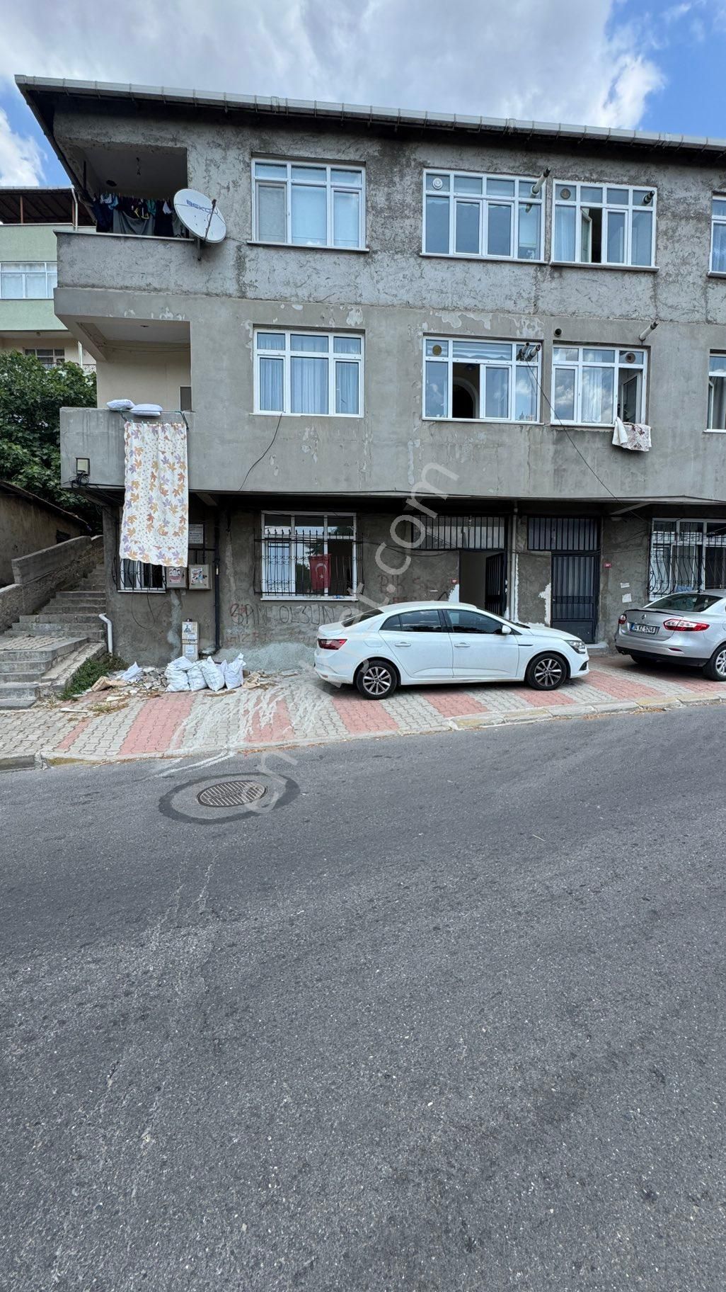 Gülsuyu Mahallesinde Kiralık 2+1 Anayol Üzerinde