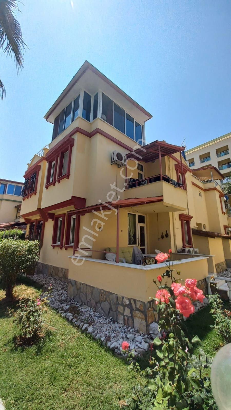 Alanya Konaklı Satılık 4+1 Tripleks Villa