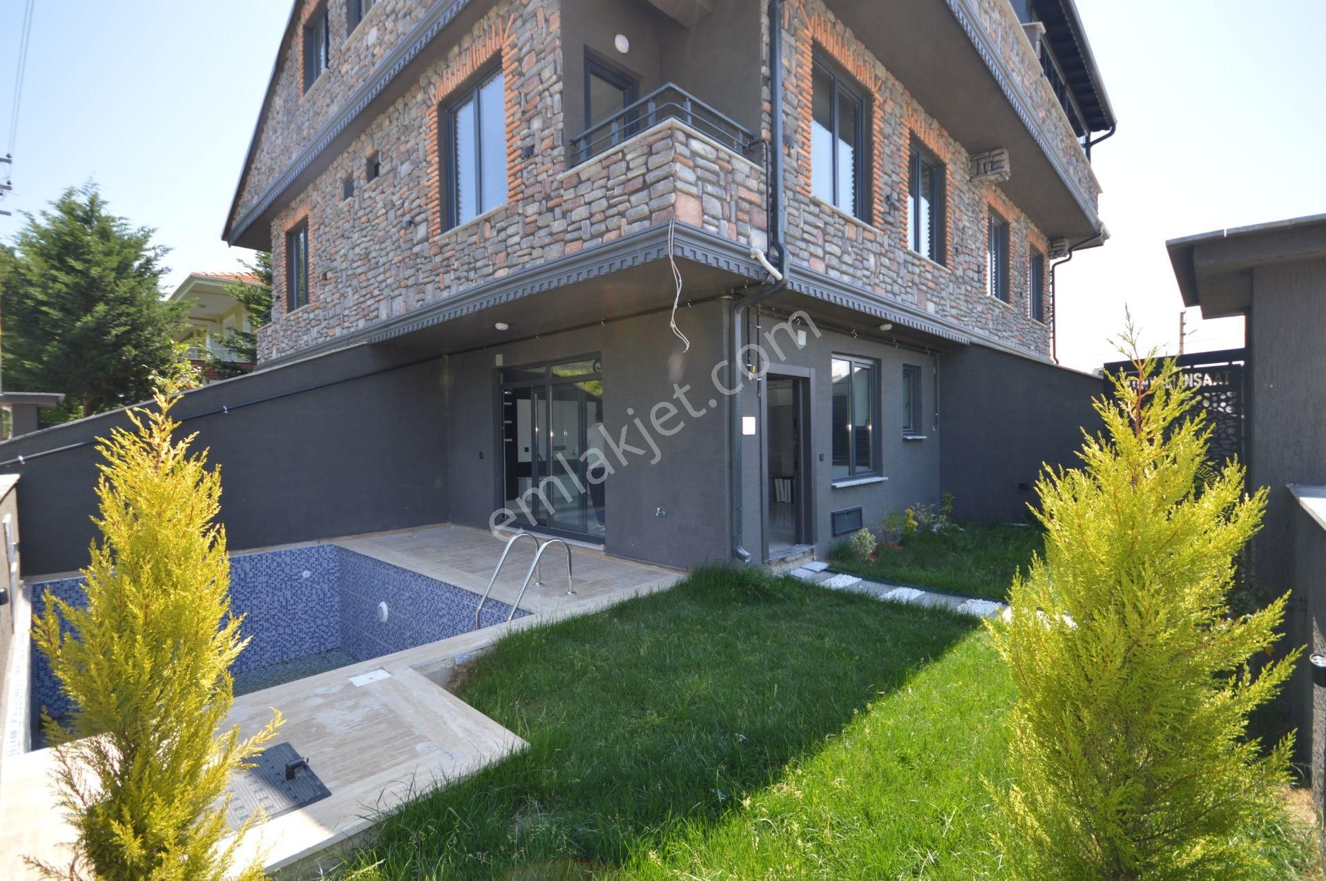 🏝️ Kocaali’de Tatil Tadında Yaşam – Havuzlu, Bahçeli Villa! 🌞🌿