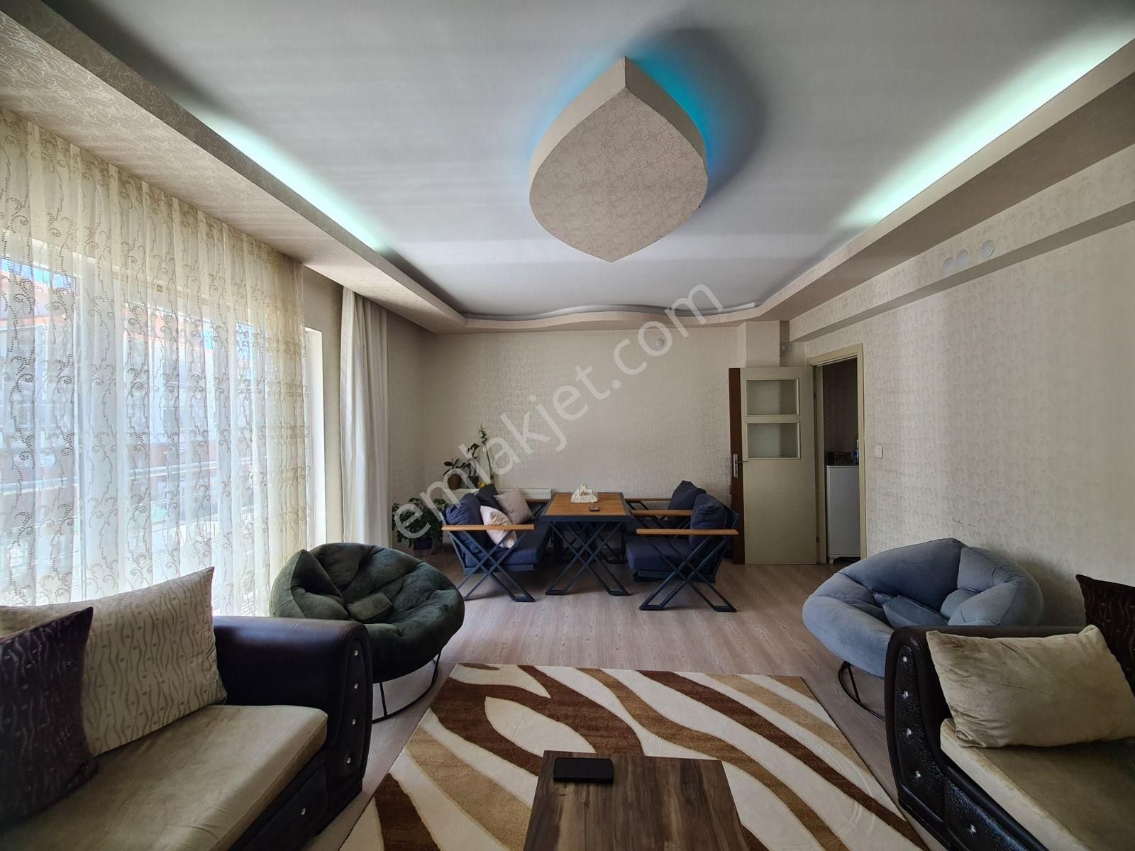 Karakeçili Cad. Üzeri Arakat Okul/park Manzaralı Güney Cephe 3+1