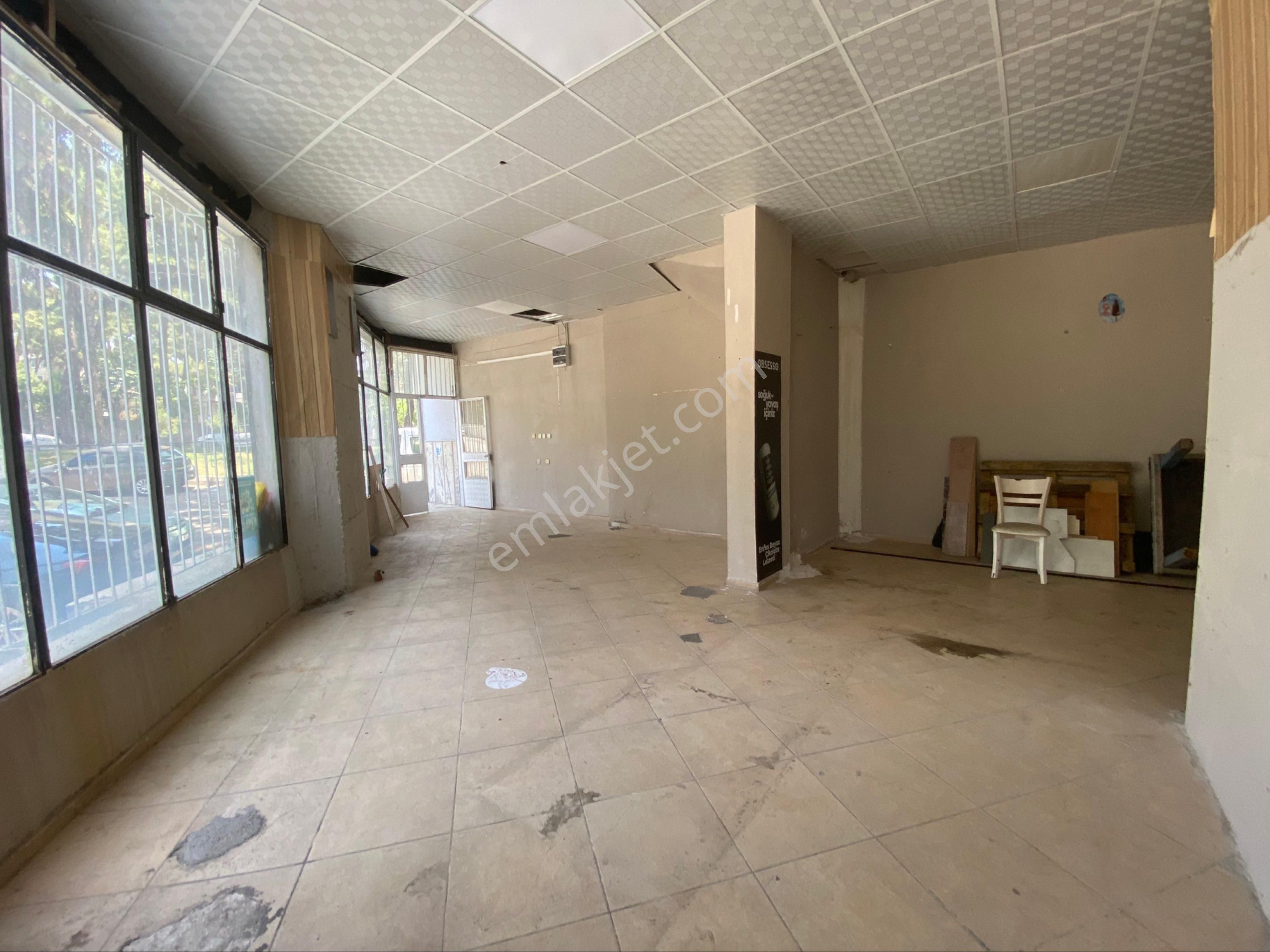 Alkalından Kiralık Köşe Dükkan