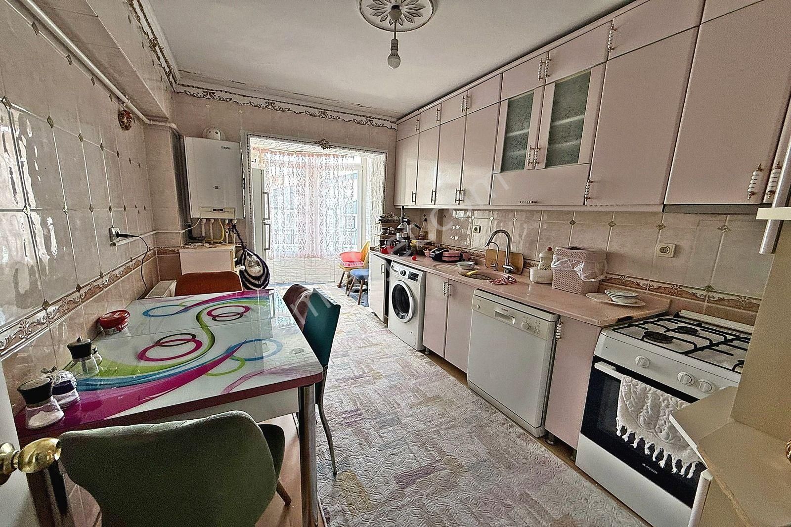 Kuşcağız'da 2. Kat Ön Cephe Masrafsız Daire
