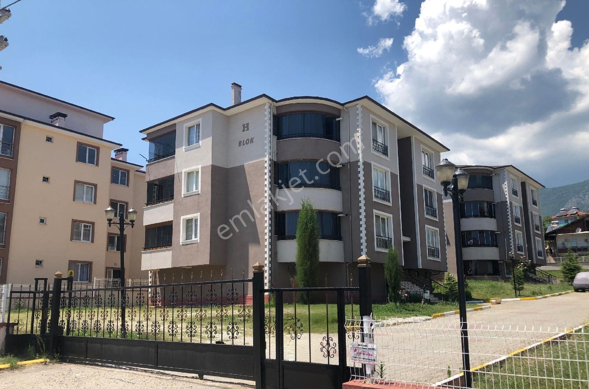 Safranbolu Esentepe Mah. Kuzeykent Sitesinde Ara Kat 3+1 Daire