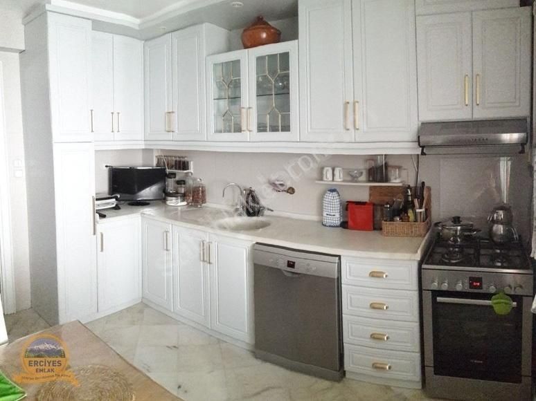 Erciyesden Çevre Koleji Sokağında 4+1 Balkonlu, Ebeveynli 160 M2
