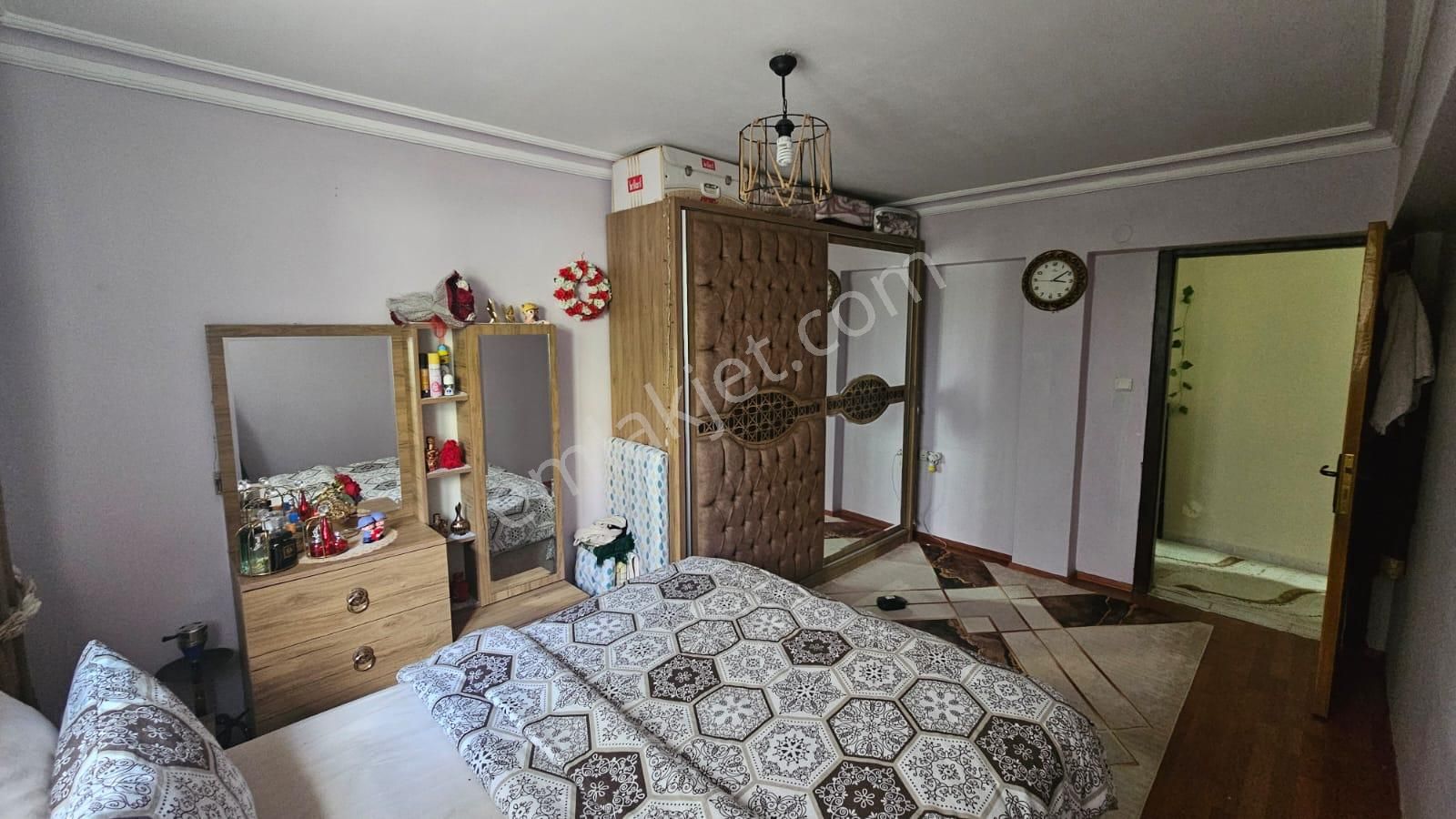 Saimekadın Tren İstasyonuna Sıfır Konumda Geniş 4+1 Yapılı Daire