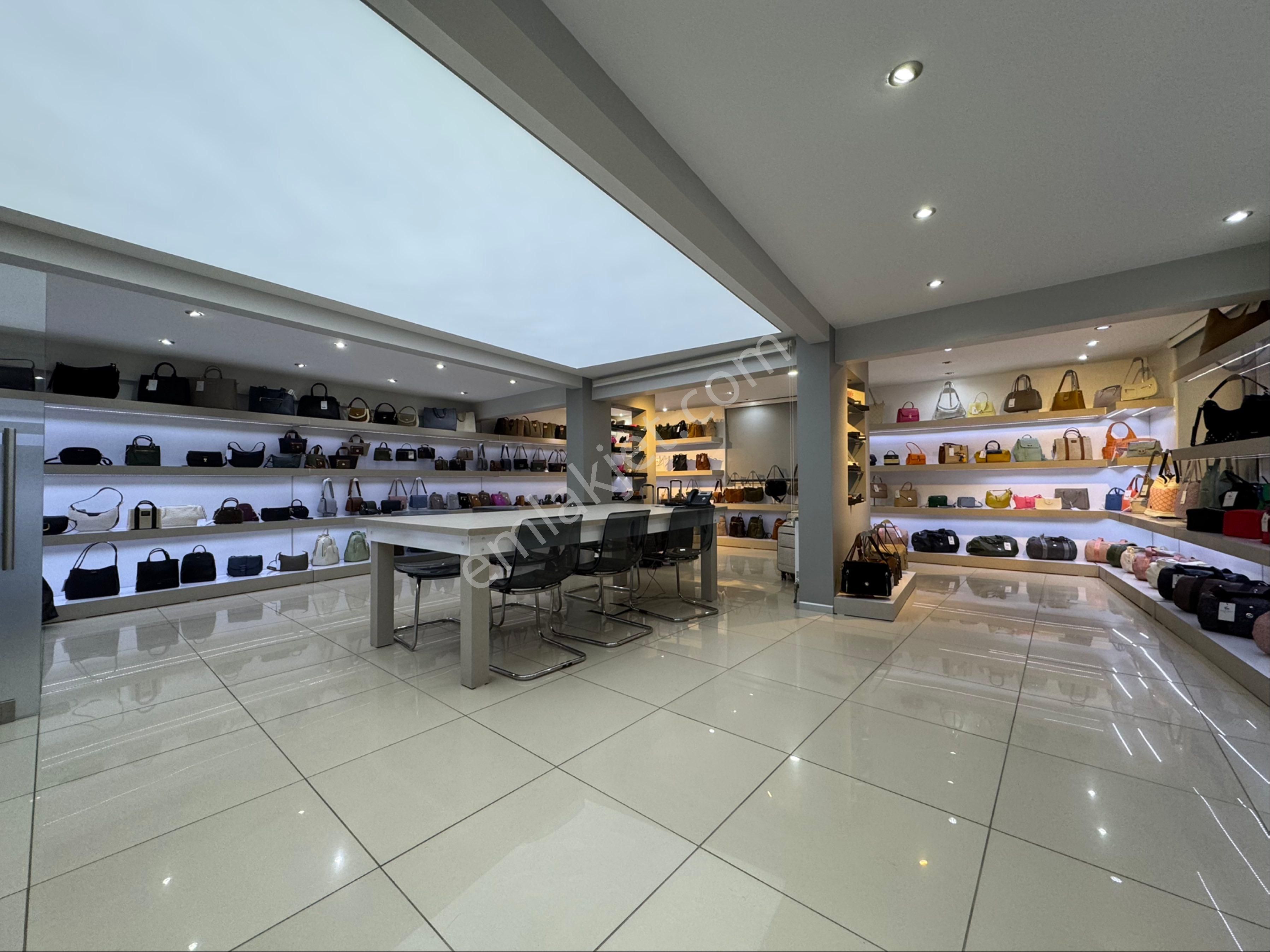 Beyoğlu Turnacıbaşı Caddesinde Tabela Değerli 165m2 Kiralık Ofis