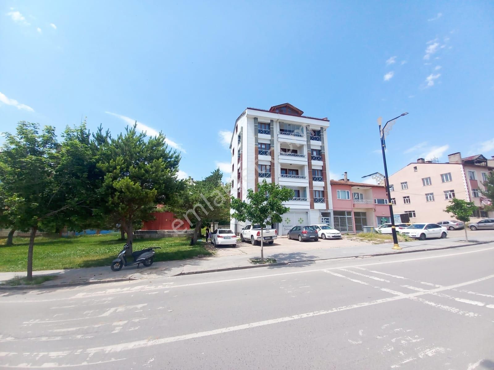 Selçuklu Mahallesinde 3+1 Köşe Başı Anayol Üstü Sahibinden Satı