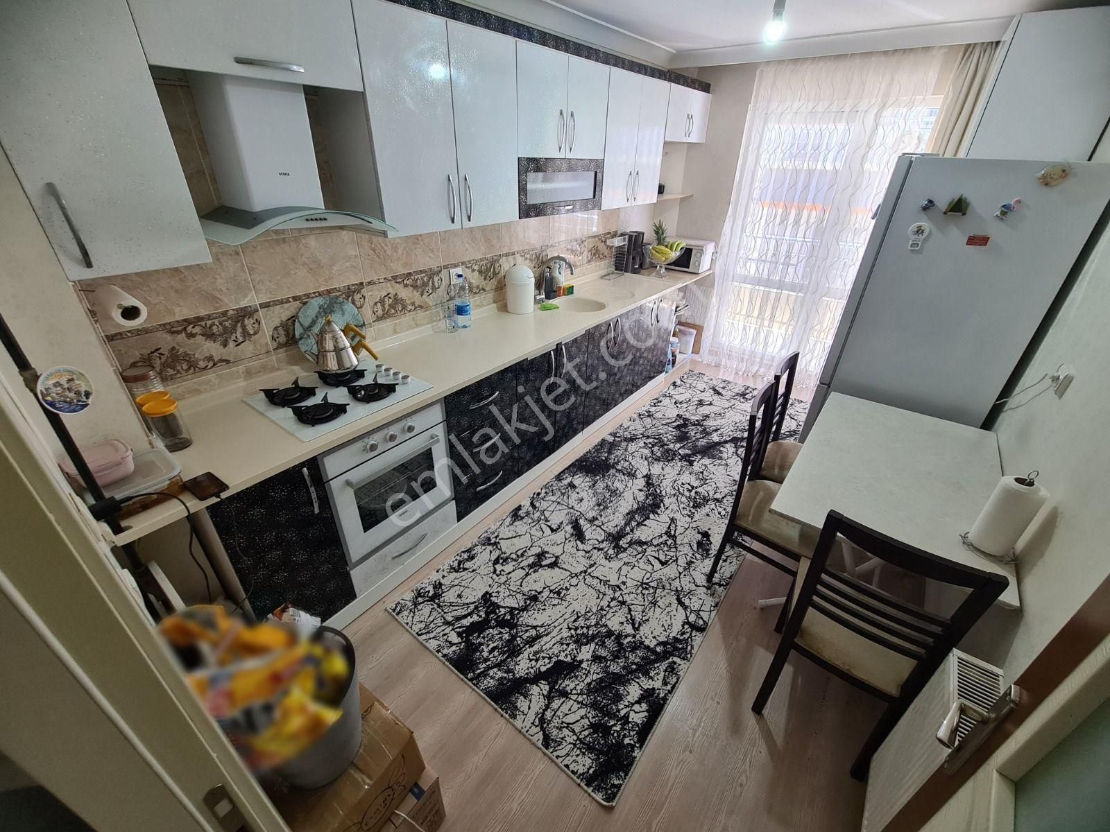 Karakeçili Cad. Üzeri Arakat Okul/park Manzaralı Güney Cephe 3+1