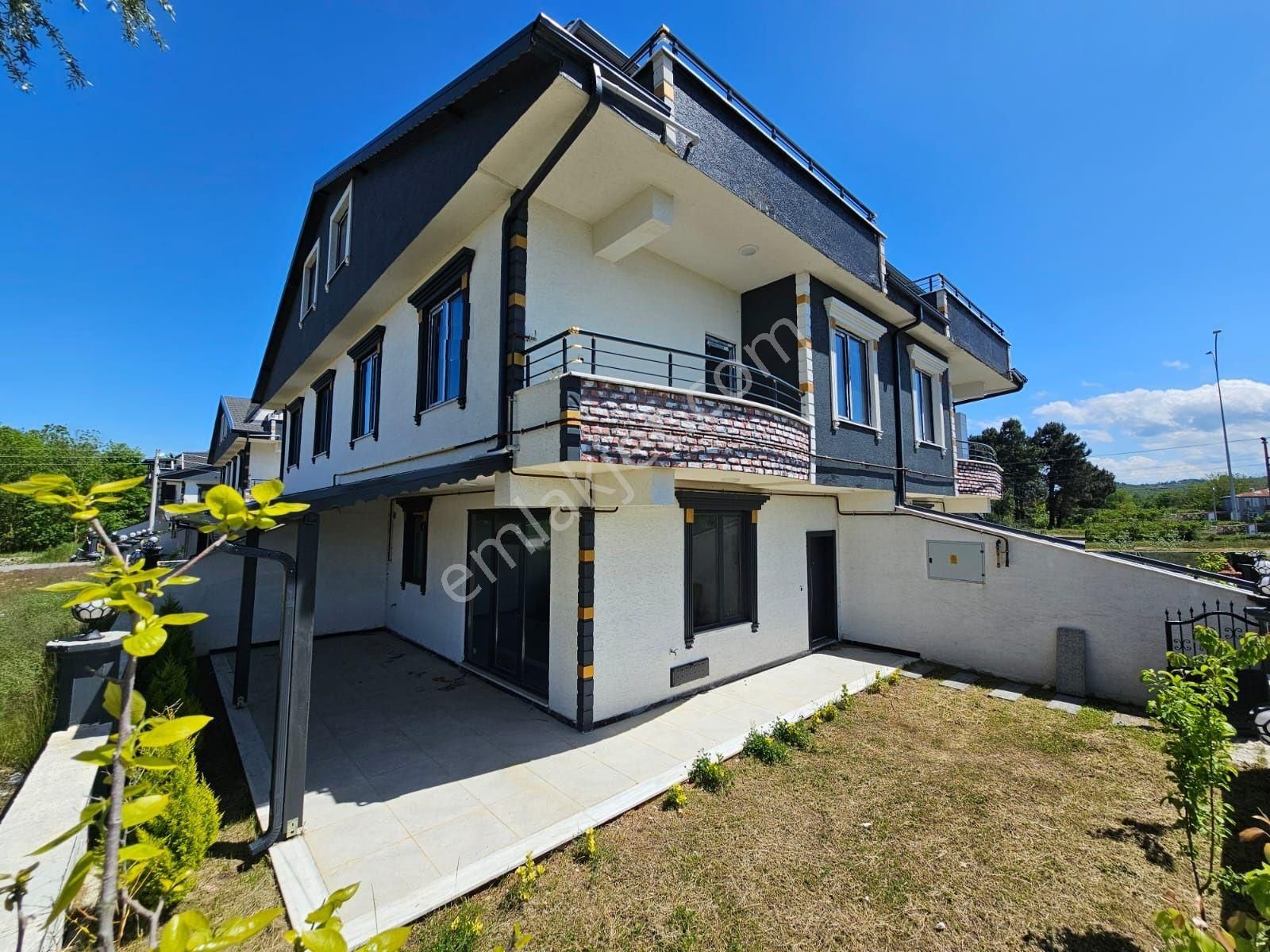 5+1 Yerden Isıtmalı, Bahçeli , Denize Yakın Tripleks Villa