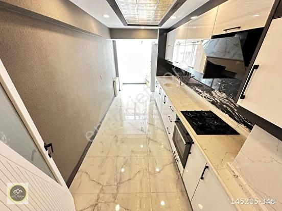 Alfadan Hem Konum Hem Konfor!!! Cadde Üstü Tren Dibi 3+1 Full Yapılı Ara Kat Daire