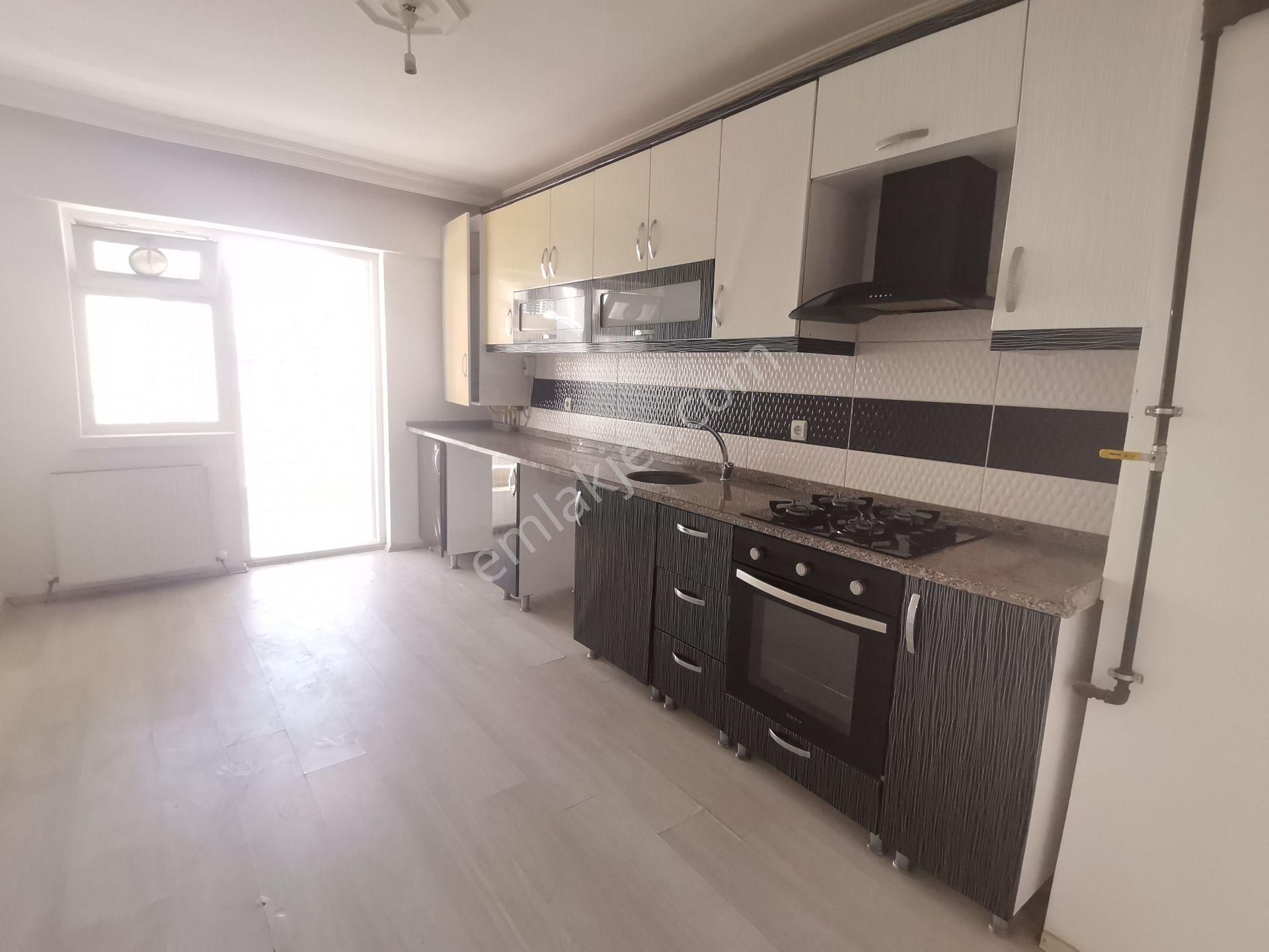 Mamak Kutlu Mahallesi Dereboyu Caddesi Paraleli Asansör Ebeveyn Banyosu 3+1 Satılık Daire