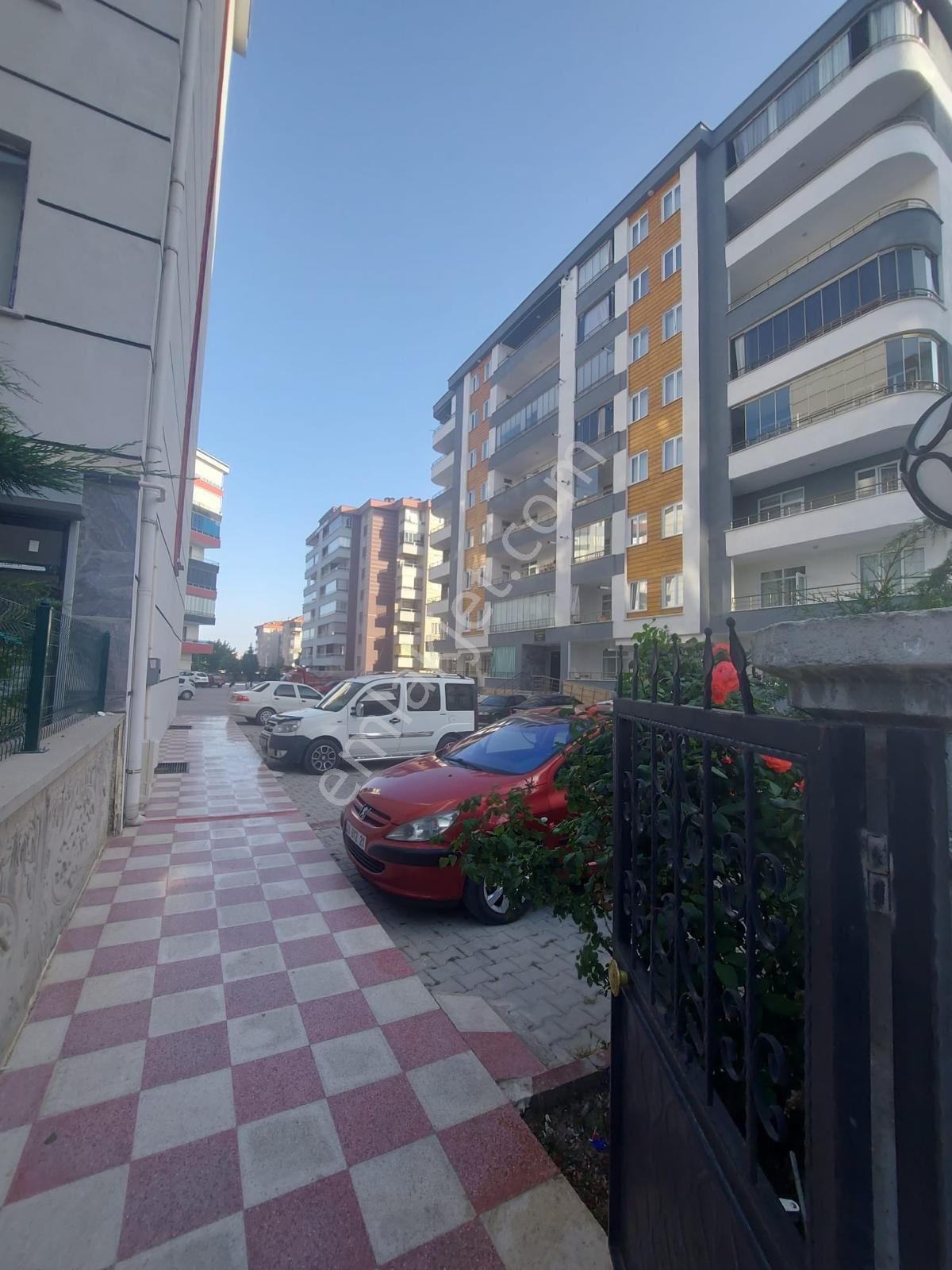 Sahibinden 170m2 3+1 Site İçi Güney Cephe Yüksek Kira Getirisi Vardır