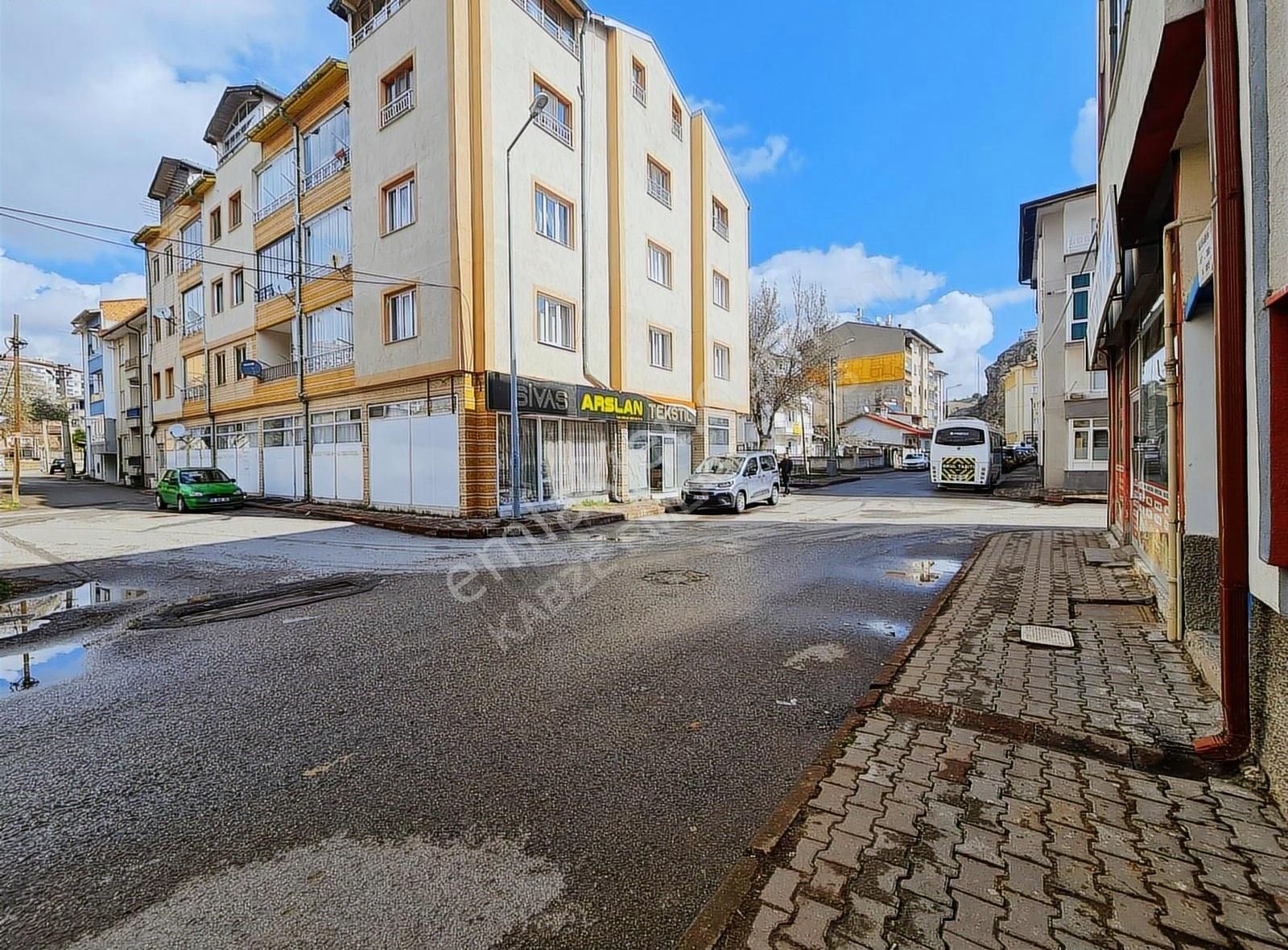Kabze Emlaktan Sivas Mrk.mısmılırmak Cd.köşe Başı Satılık Dükkan