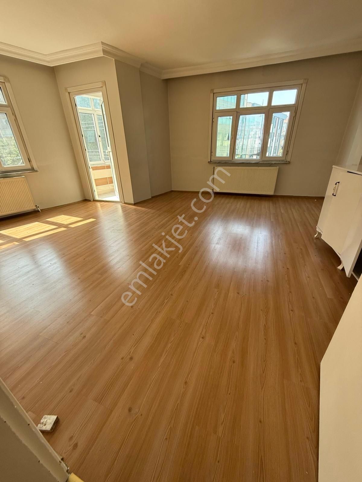 50. Yıl Mahallesi 2+1 130 M2 2. Kat Asansörlü Tramvaya 5 Dk Temiz Masrafsız Kiralık Daire