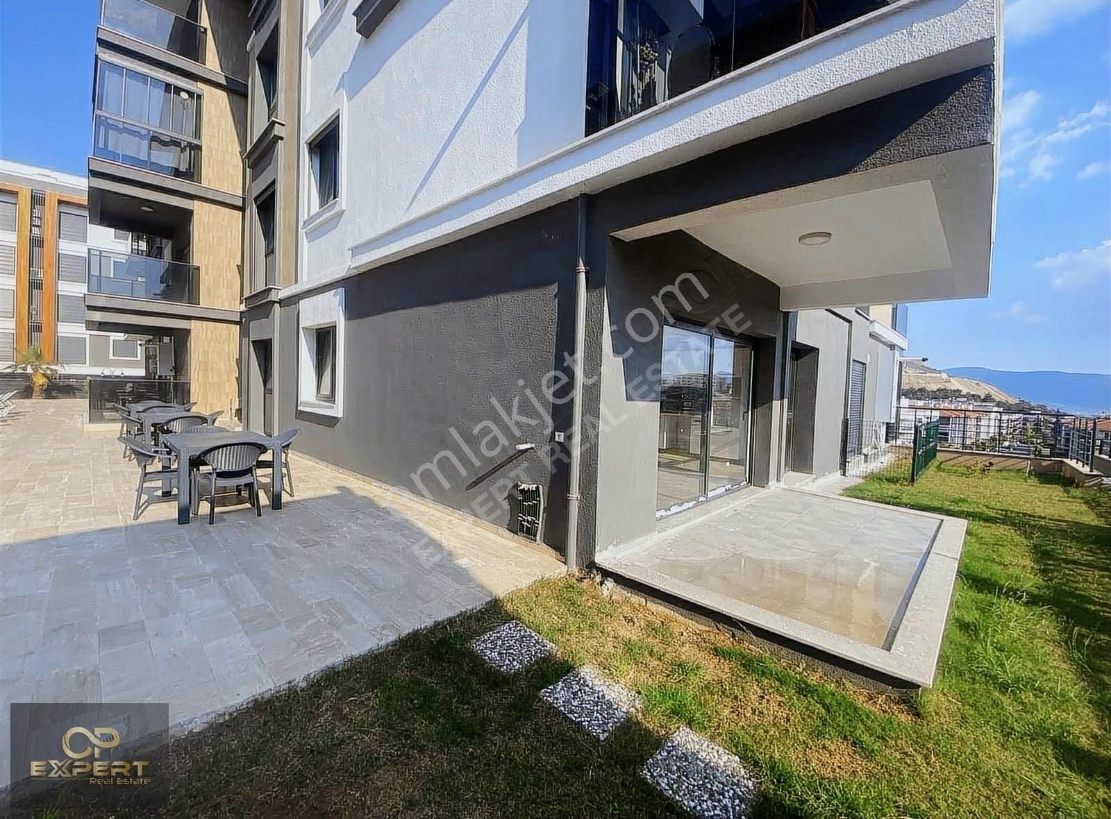 Havuzlu Site İçinde Satılık 2+1 Bahçe Katı Daire!!