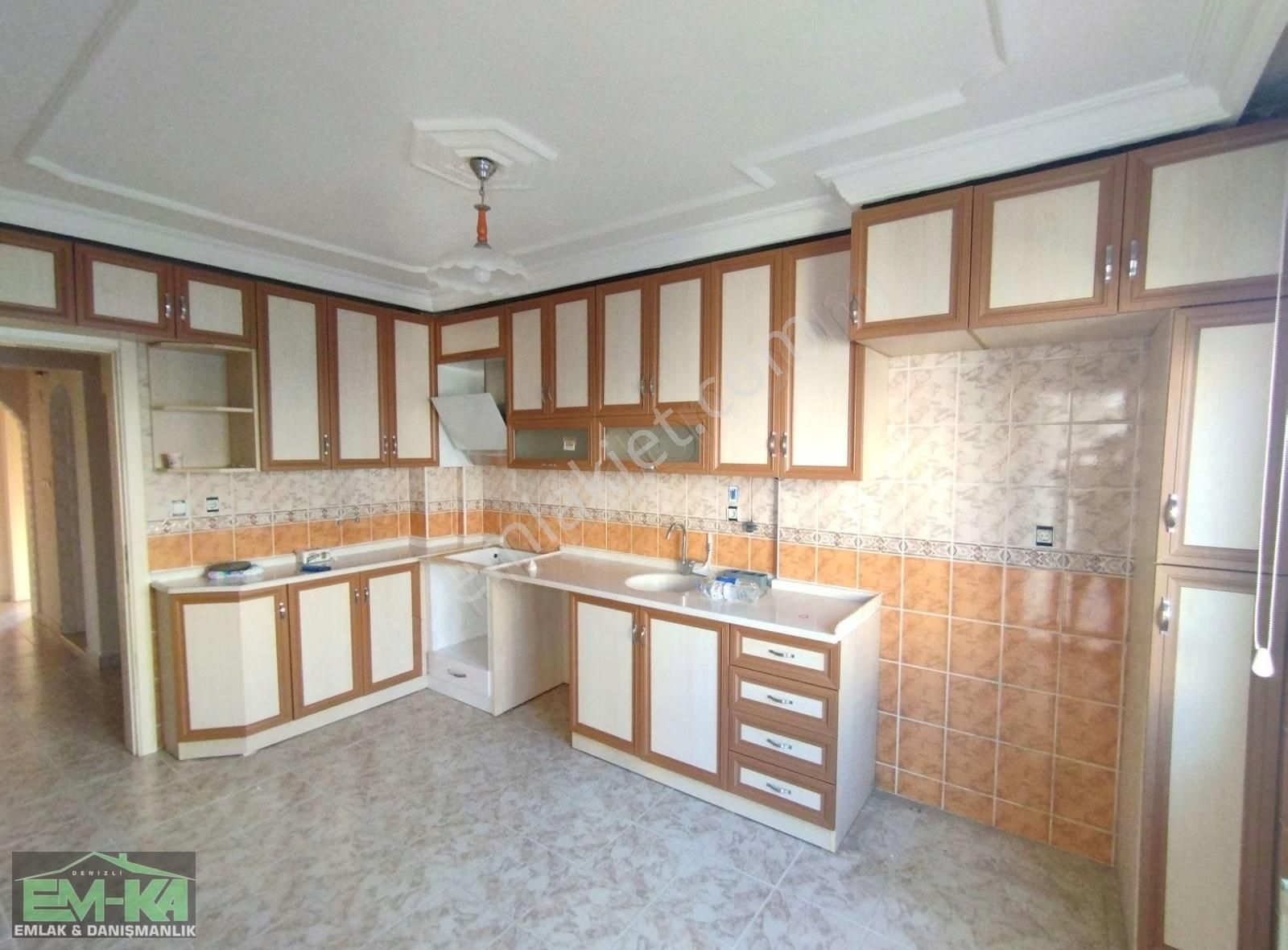 Em-kadan Adalet'te Kiralık 2+1 Arakat Geniş Daire