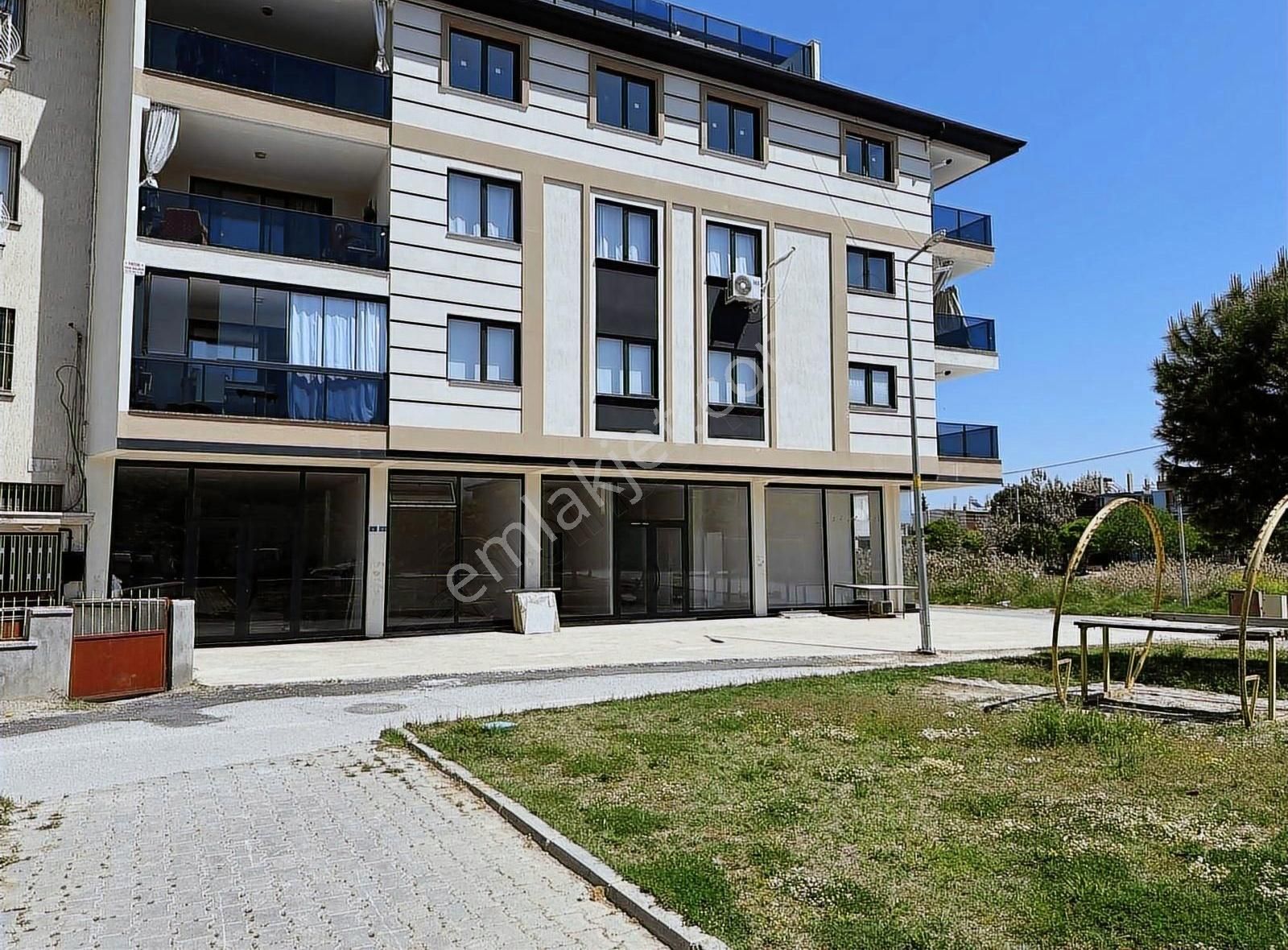Anayol Ağzında Önü Park Sıfır Kiralık Dükkan