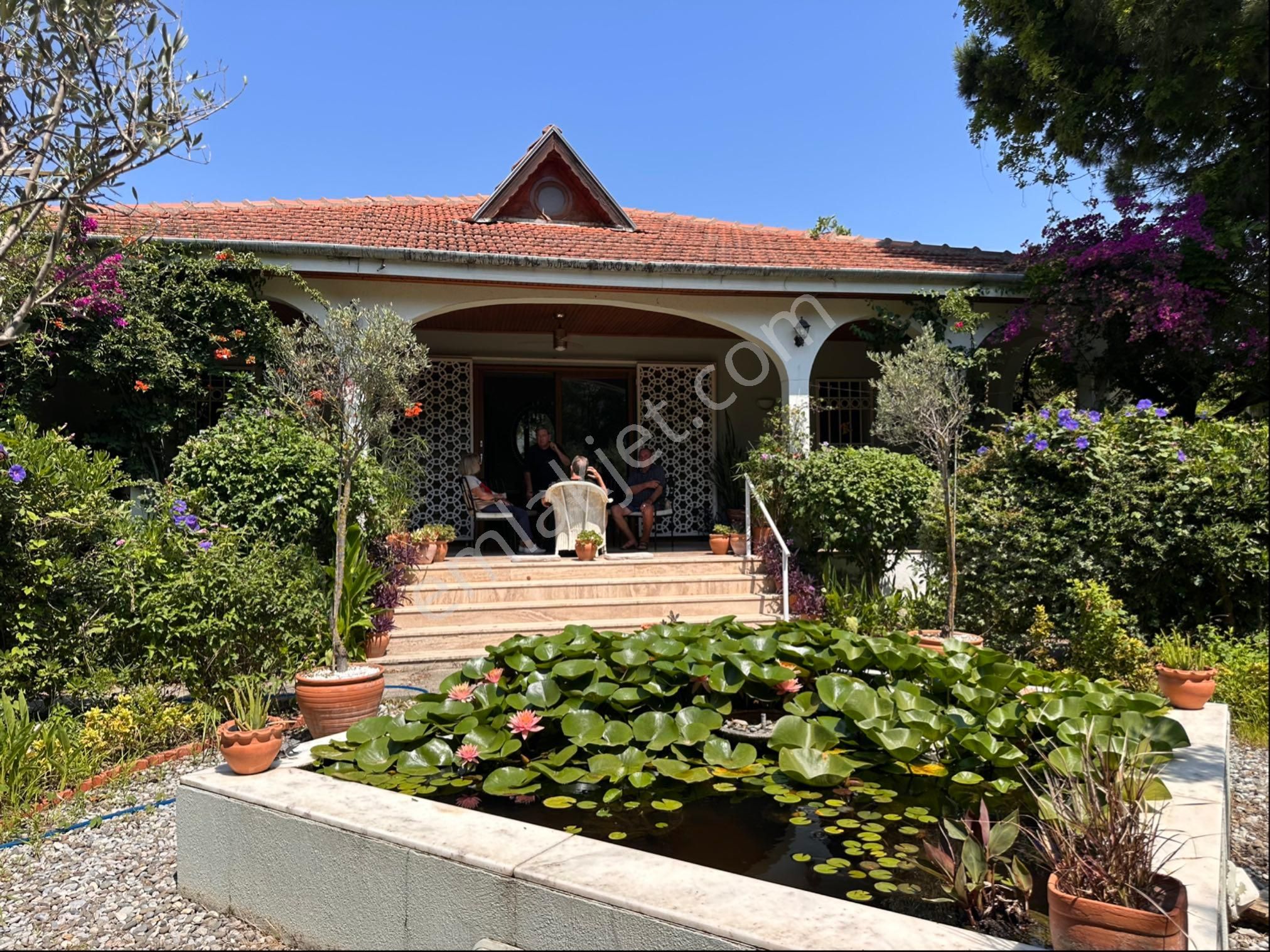 Dalyan’da 1 Dönüm Arazi İçinde, Balıklı Doğal Havuzlu Villa