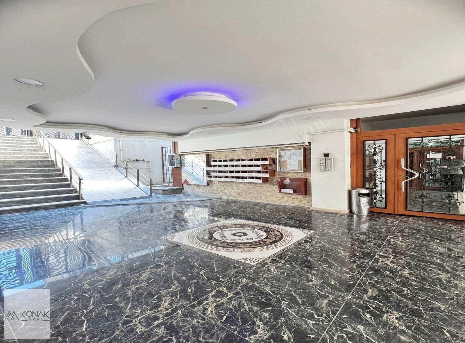 Metrobüse 10 Dk Site İçi 140m² 3+1 Satılık Dublex Daire
