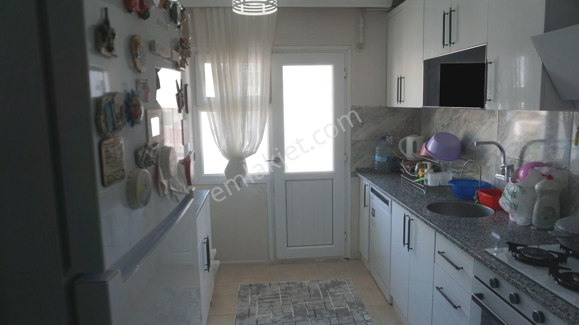 Yakakentte Satılık 3+1 Doğalgazlı+balkonlu+asansörlü Çiğliserkan