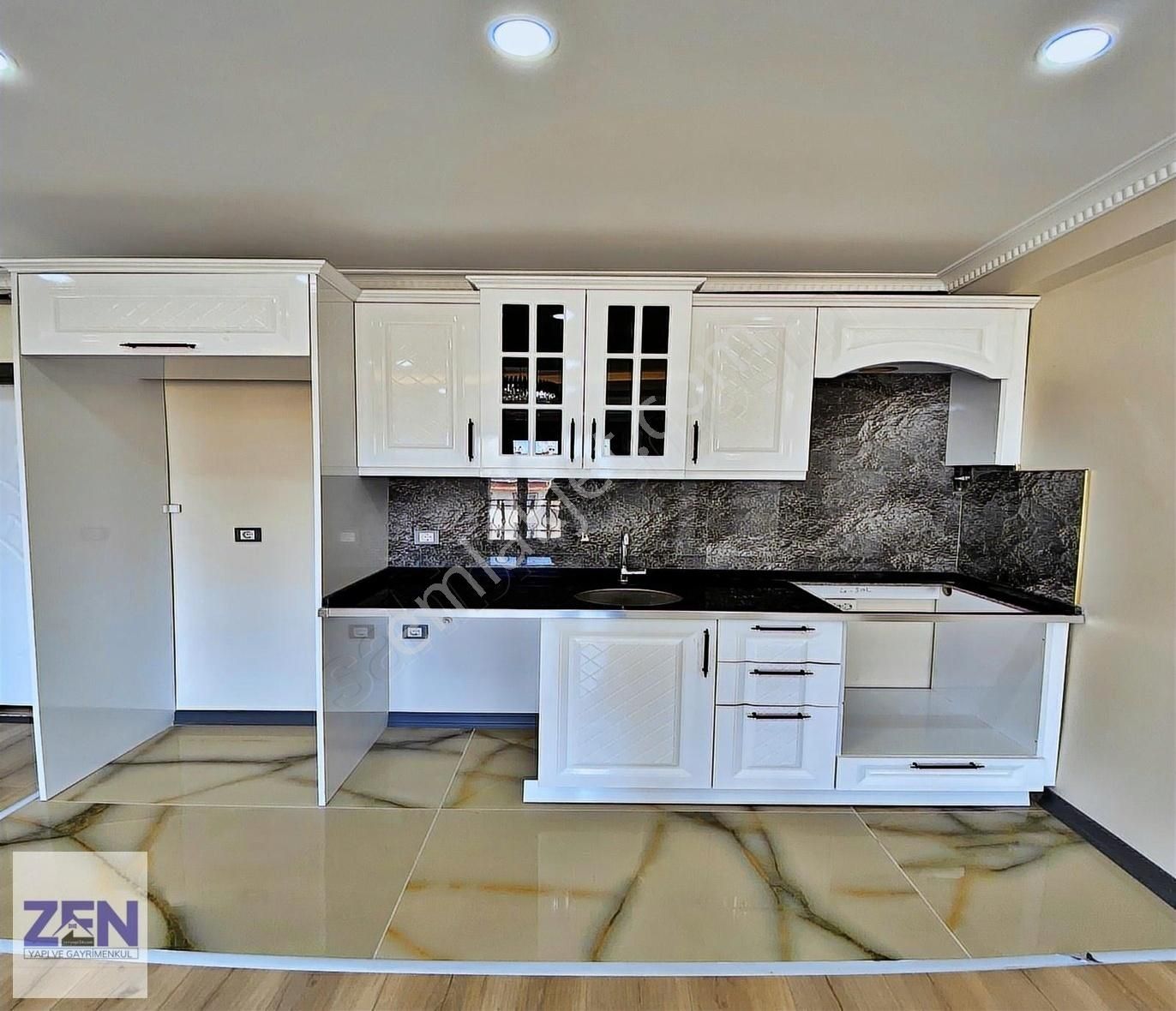 Zen Yapıdan Site İçi Metrobüse Yakın 1+1 Dekorlu Satılık Daire