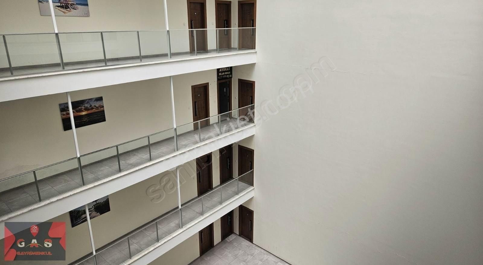 Esenyurt Meydana Da 1+1 Kapalı Mutfak Kiralık Ofis