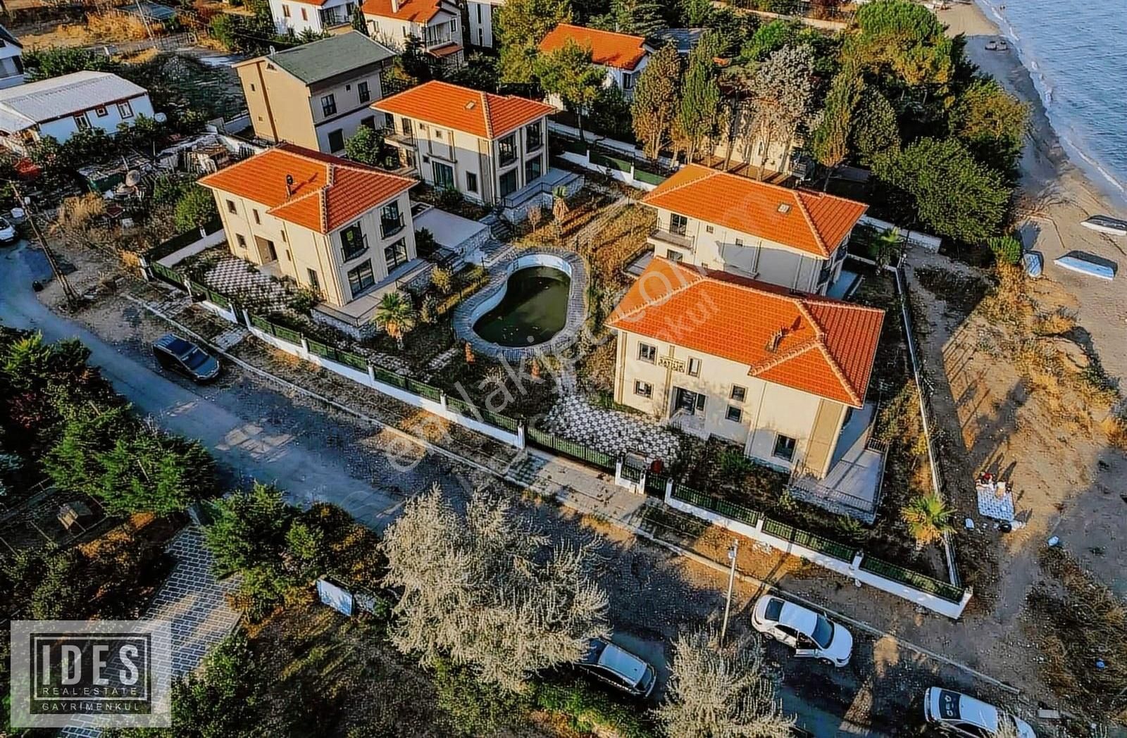 Silivri Semizkumlarda Denize Sıfır Havuzlu Villa