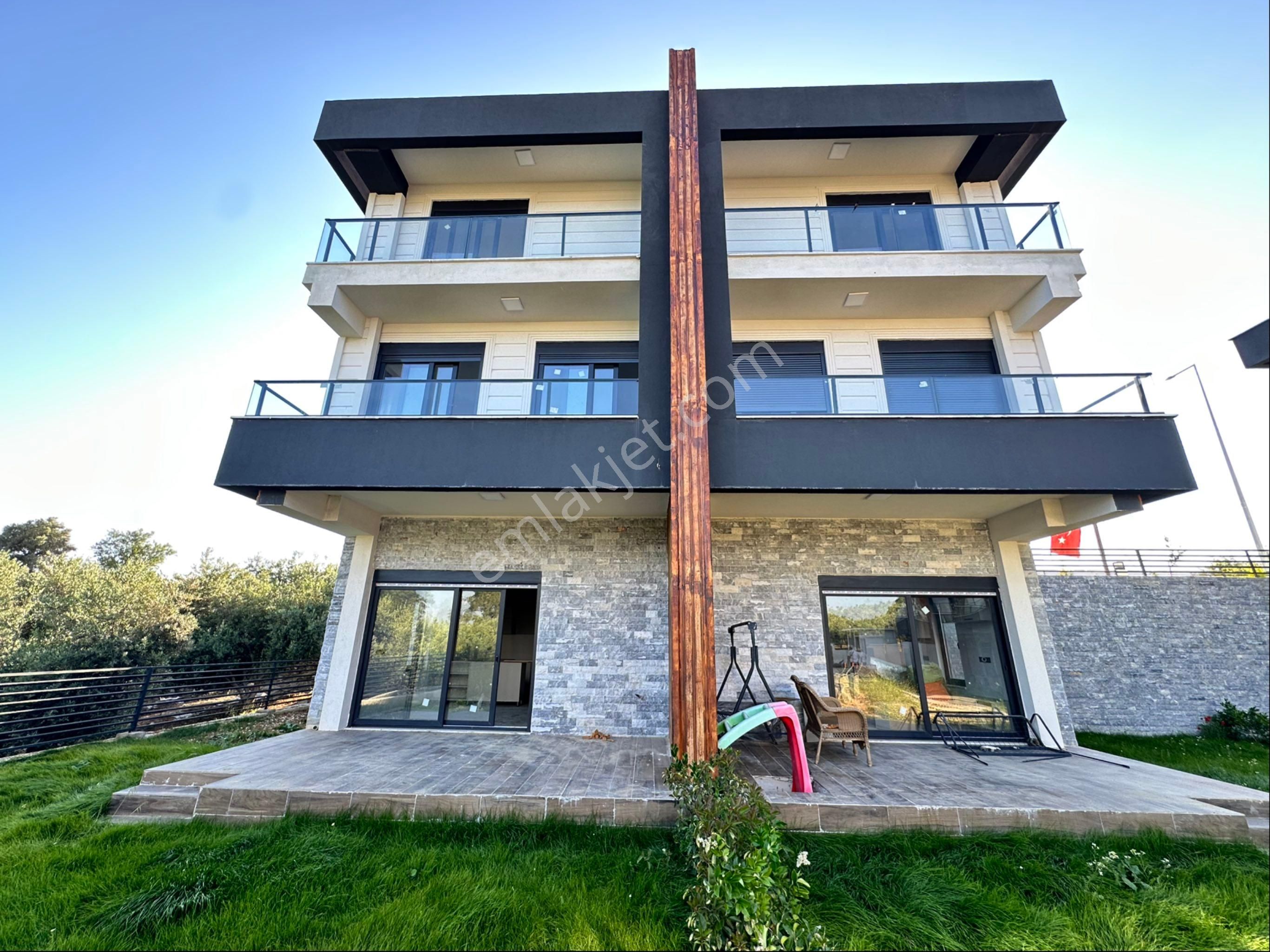 Evrensekide 3+1 Havuzlu Tripleks Sıfır Villa Sessiz Huzurlu Konumda Havadar Doğa İle İç İçe