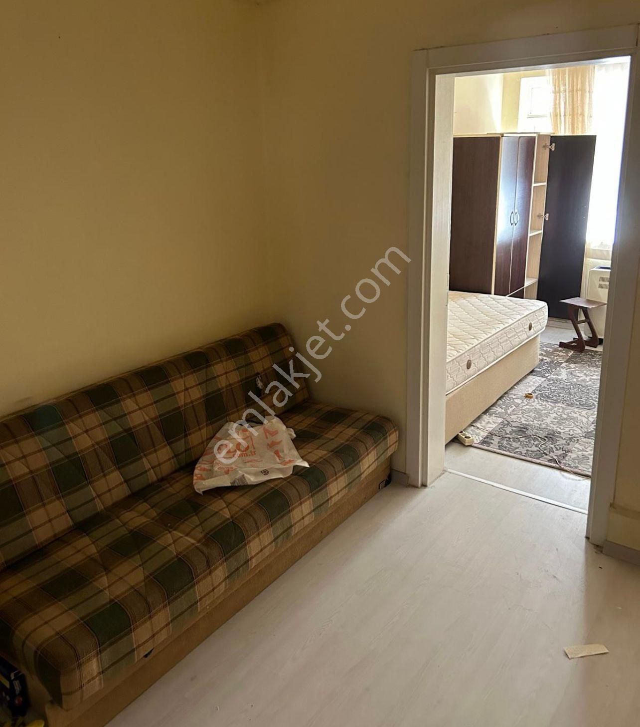 Bayrampaşa Yenidoğan 2+1 Doğalgaz Sobalı Kat 1/65 M2 Kısmi Eşyalı