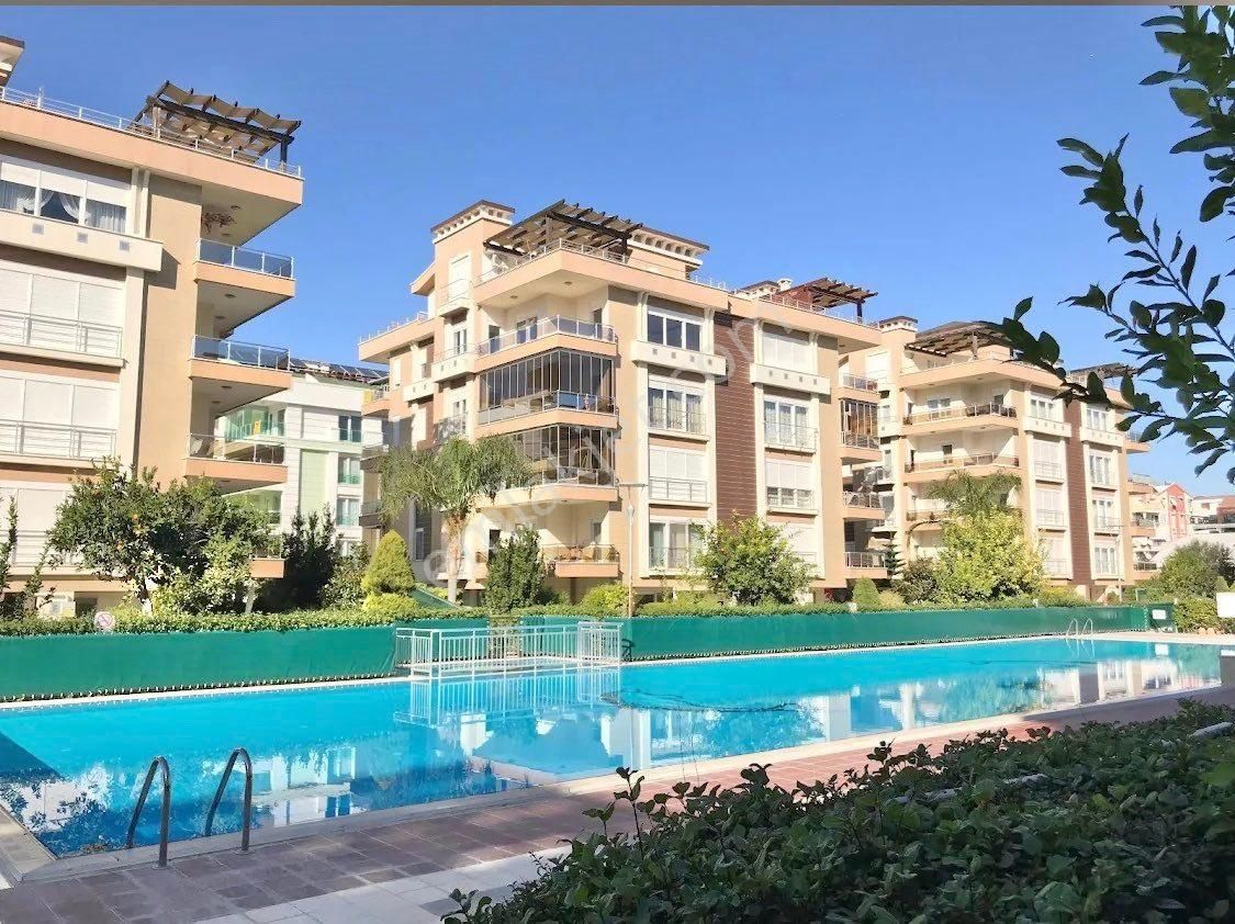 Nebahat Selekler Kanyonda Konyaaltı Liman Mahallesi Arakat 3+1 Satılık Daire