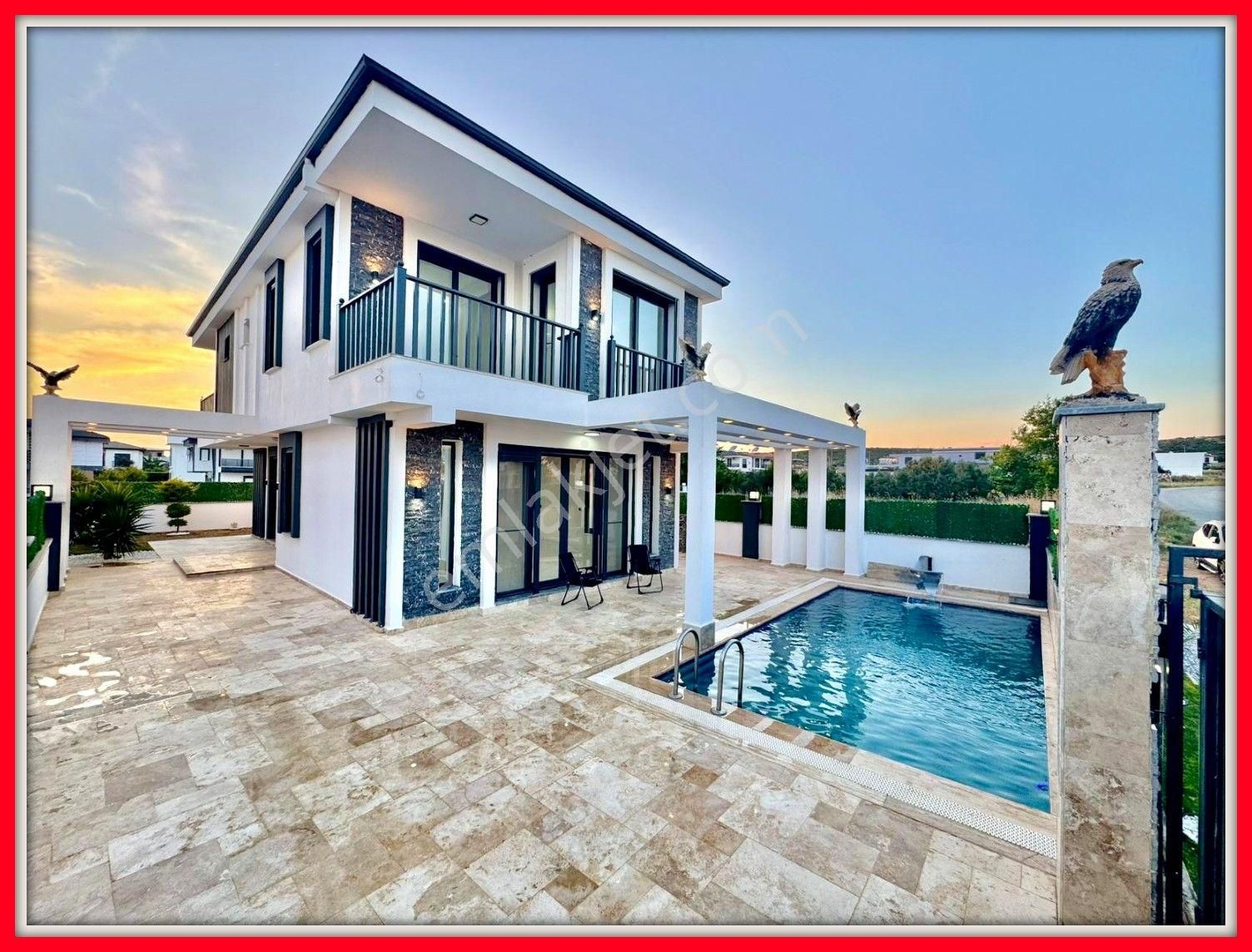 Didim Efeler Mahallesinde Yol Cepheli Satılık Villa