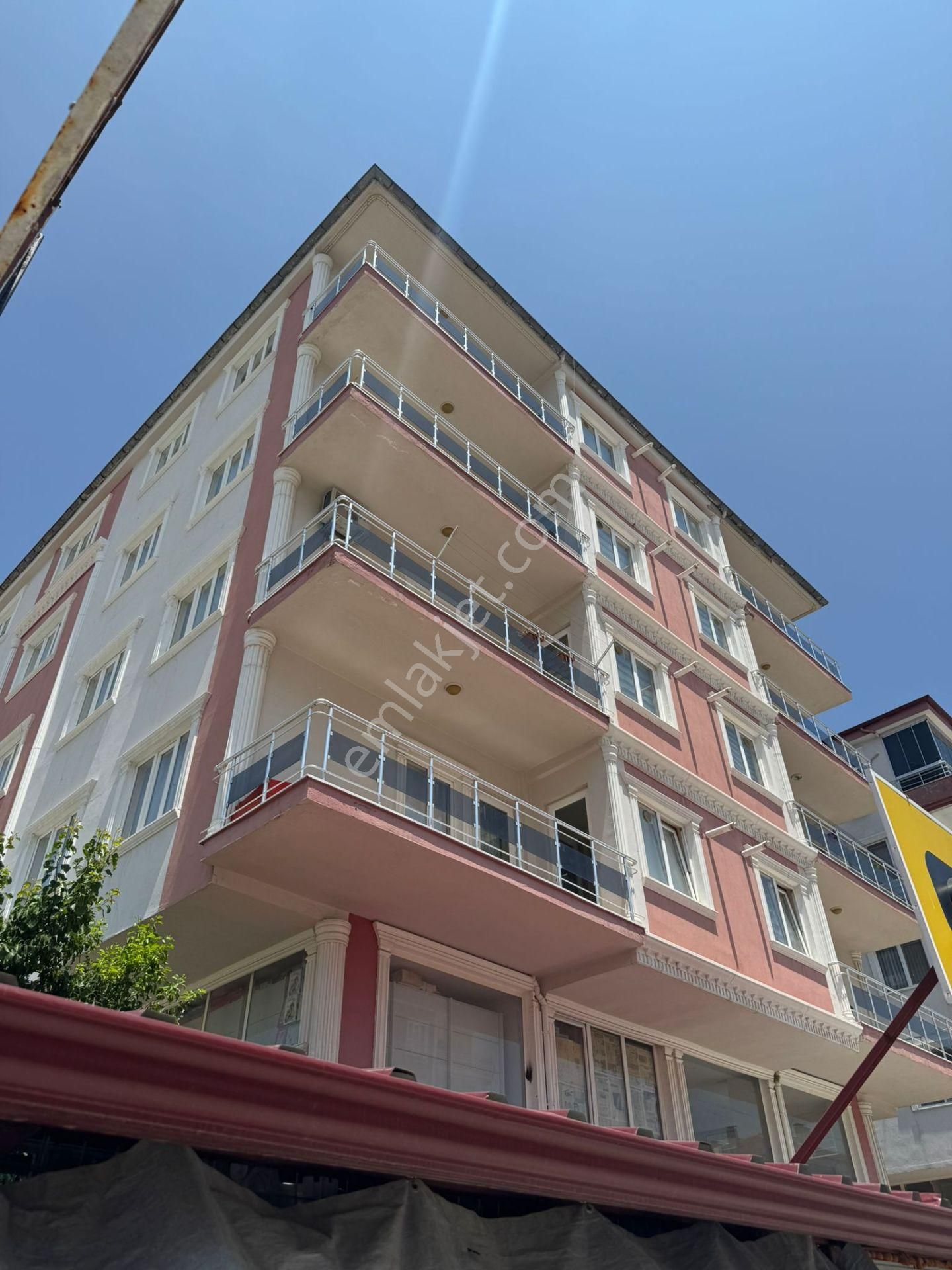 Burdur Merkez Zeki Burdurlu Caddesinde Kiralık 3+1 Daire