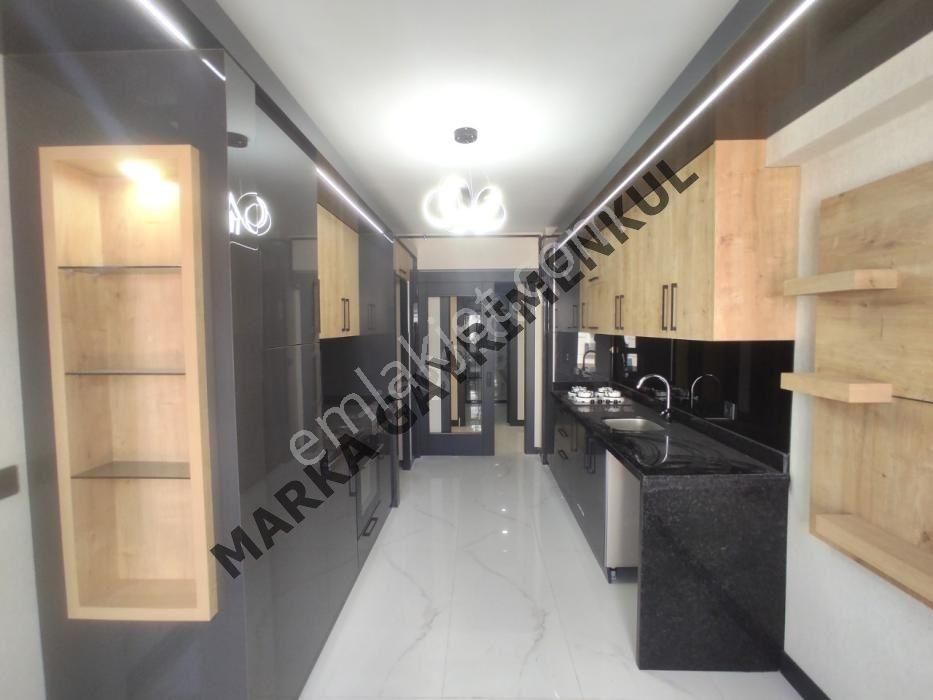 Yeşilova'da Sıfır Ara Kat Ön Cephe Oturuma Hazır 4+1 Satılık Daire /marka