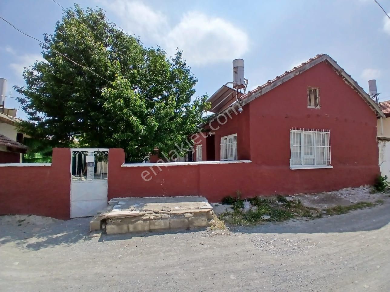 Akçay Emlak'tan Akşehir Yeni Mahalle Sevgi Rehabilitasyon Karşısı Satılık Müstakil Ev