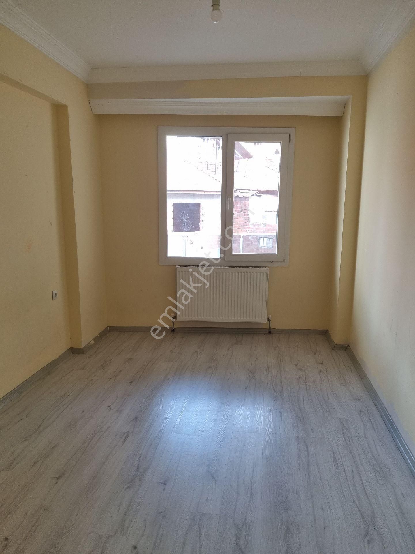 Dört Yola Yakın Ara Kat Eşyasız Kiralık Daire Ramada Otele Yakın