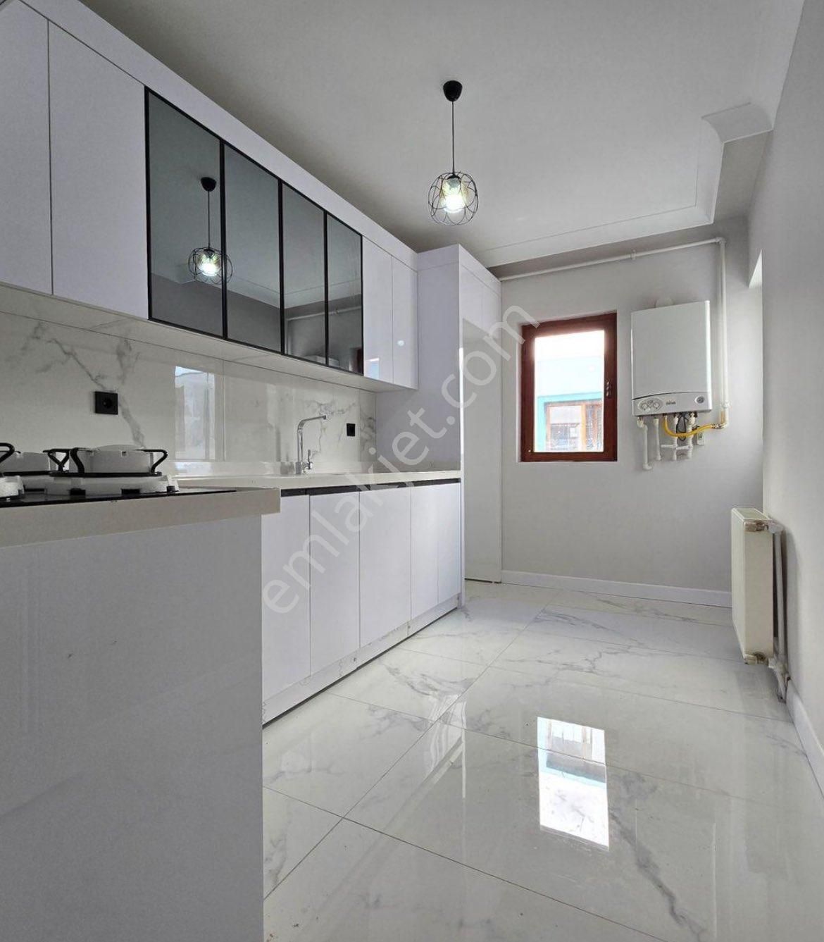 Süvari Mah 1. Ara Kat Geniş Full Yapılı Satılık Daire
