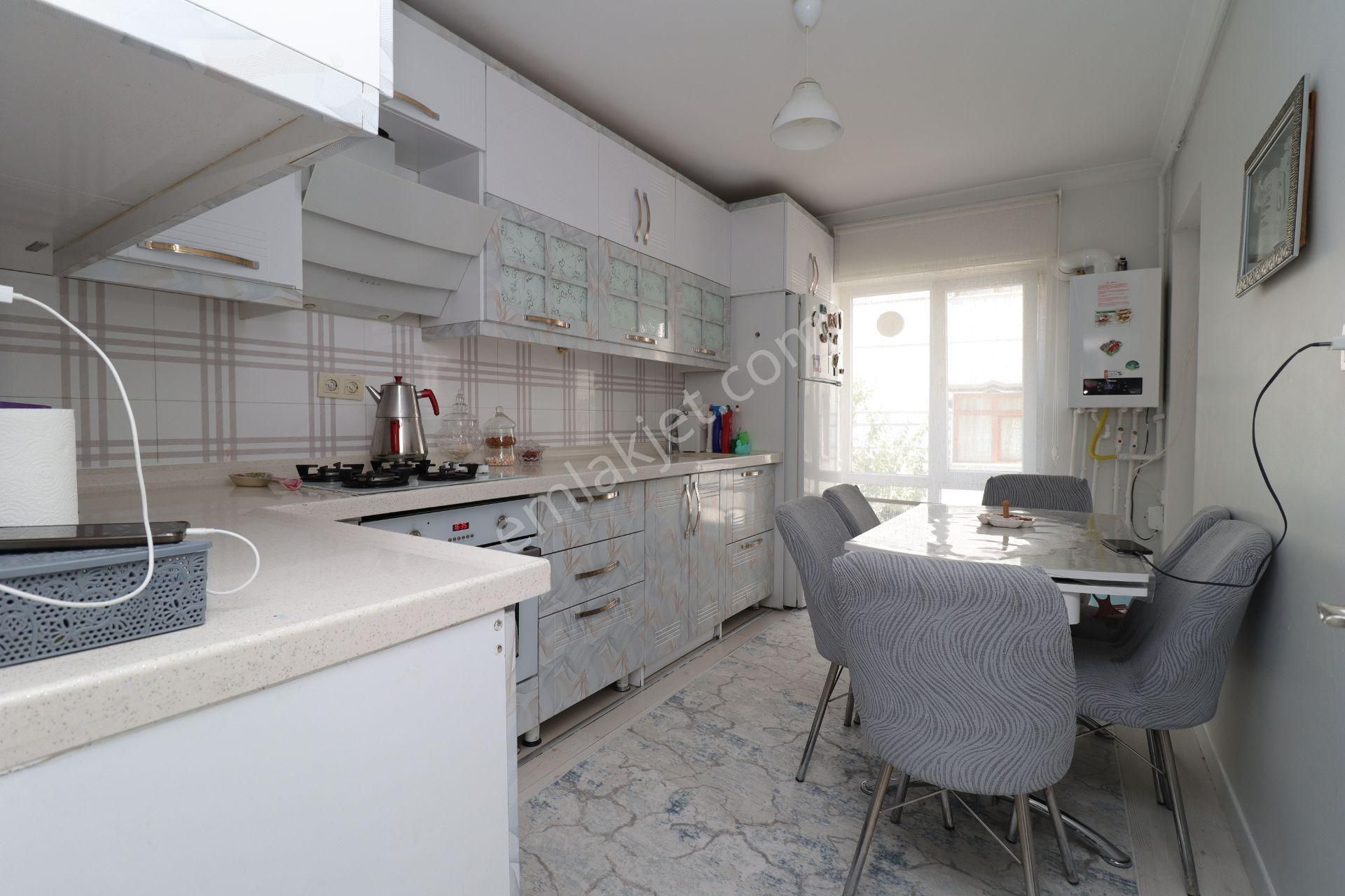 Akif'ten Elvankent 14.cadde Yanı Ara Kat Mantolamalı 3+1 Daire