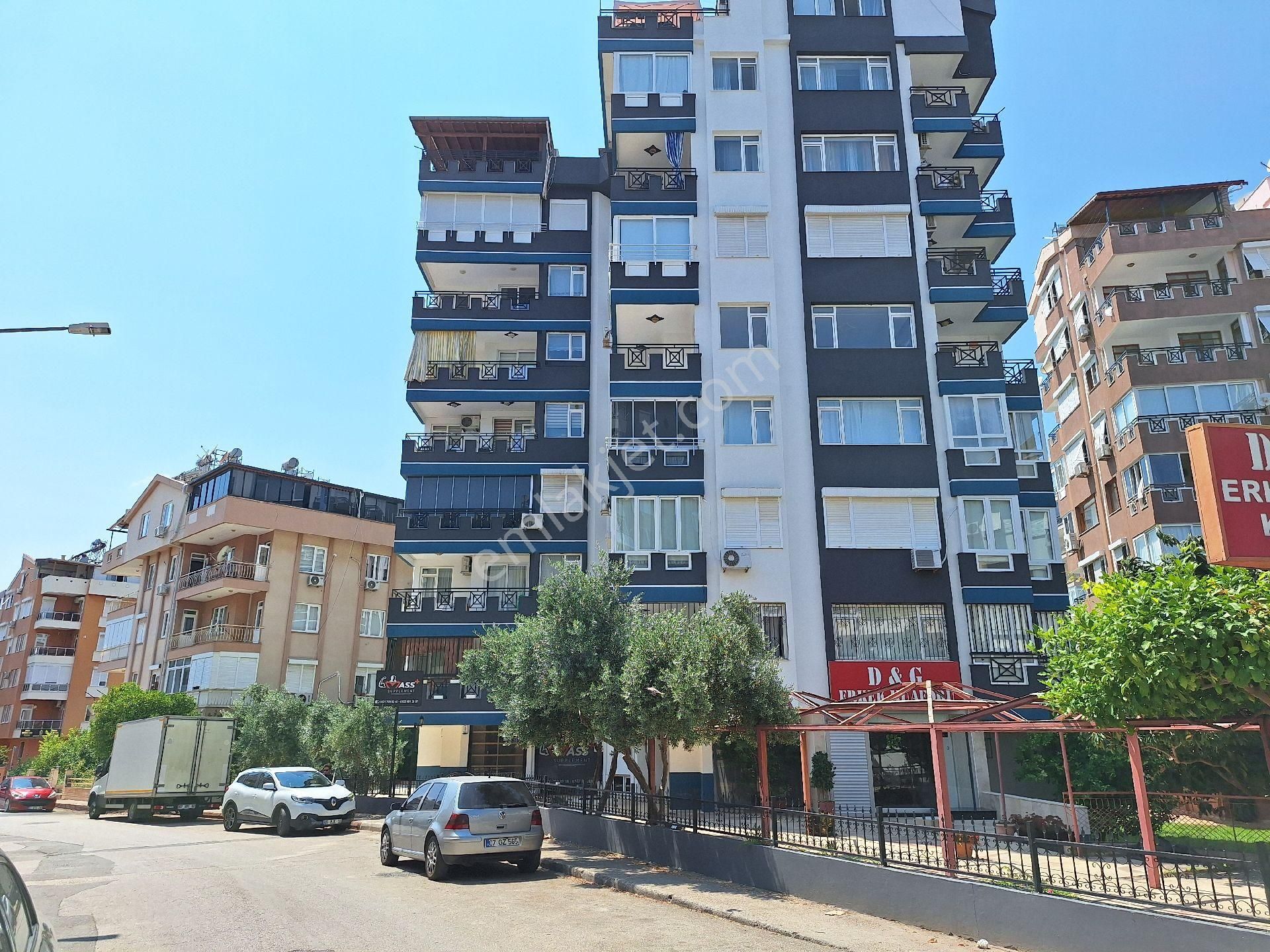 Antalya Konyaaltı Pınarbaşı Mahallesinde Doğalgazlı Kombili Ara Katta 3+1 Kiralık Daire
