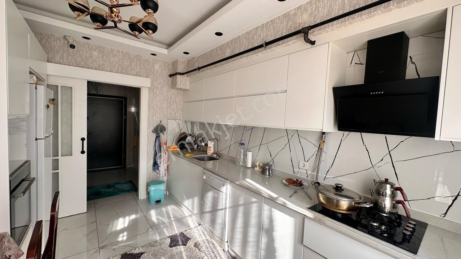 Alparslan Giriş Kat Balkonlu 3+1 Daire