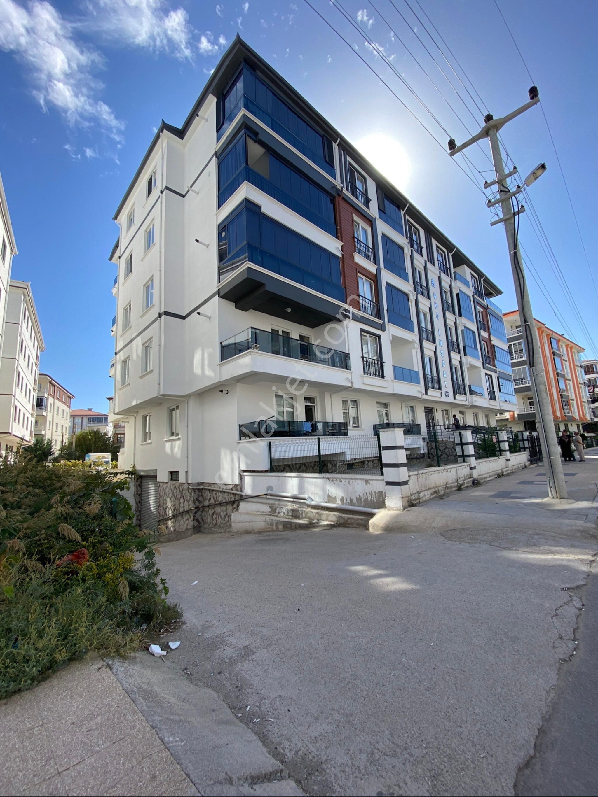 Açil Satılık Fırsat Daire 3+1 155 M2 Kare Son Kat
