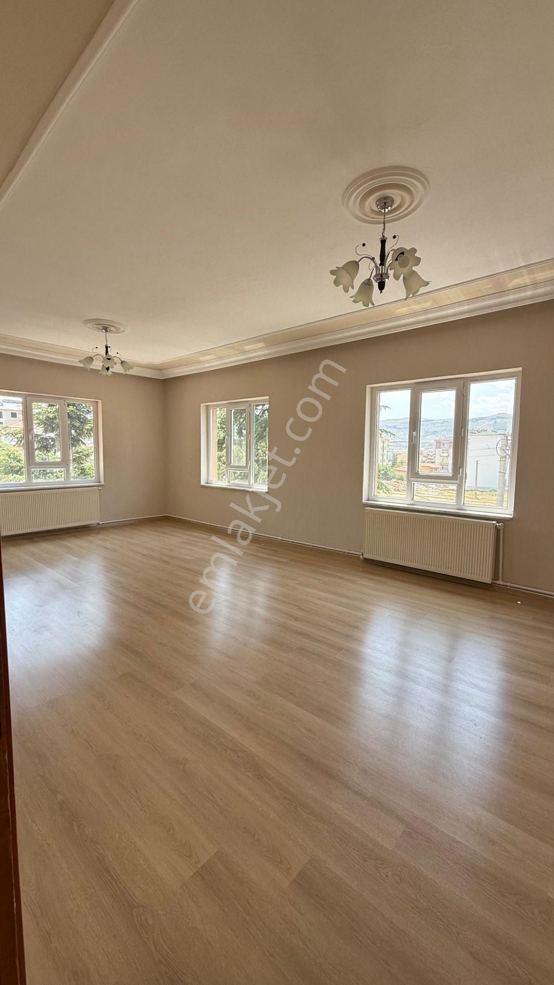Öz Gaye Emlaktan Develi Yeni Mahallede Kiralık Daire