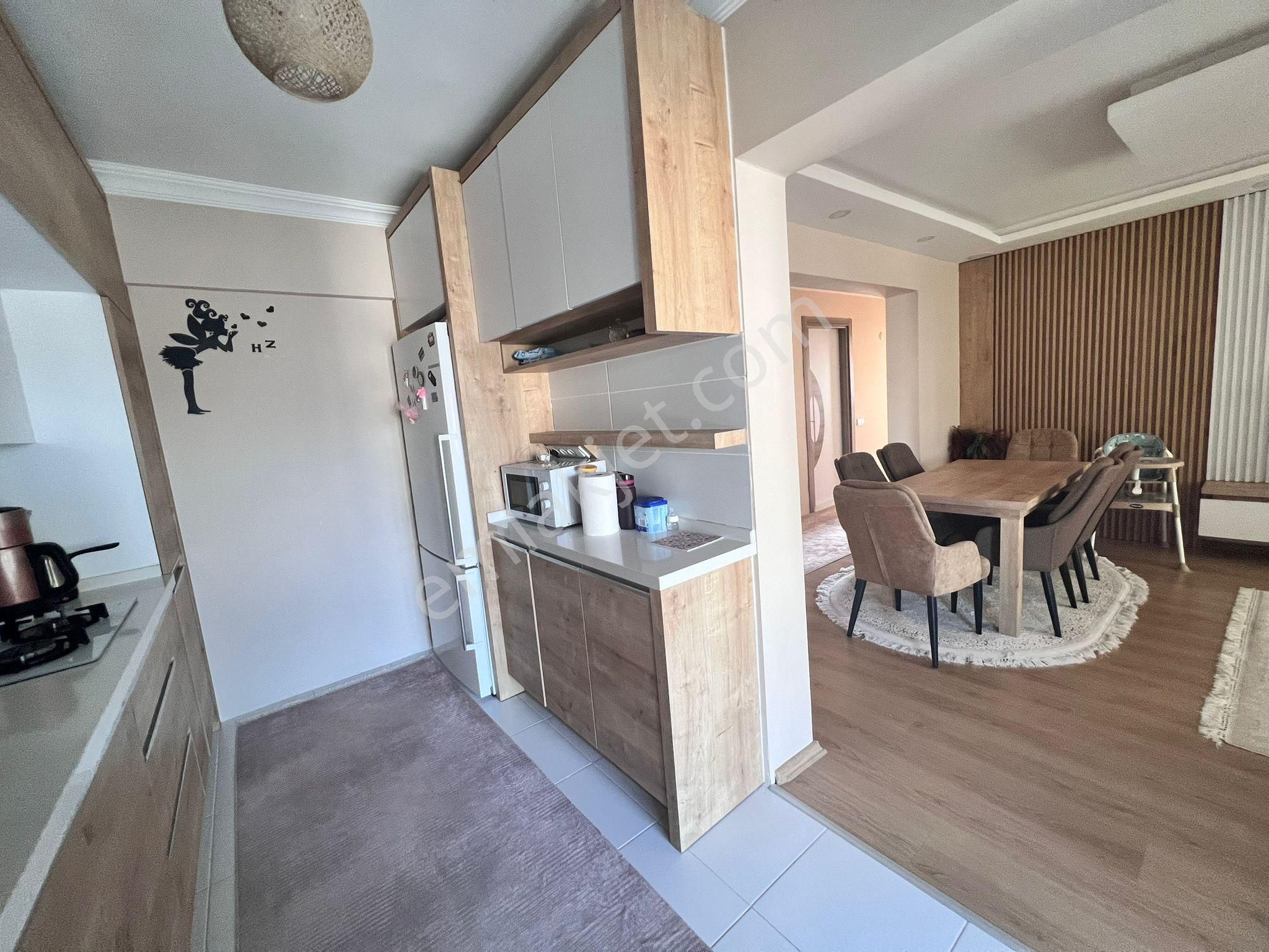 Kuşadası Avm Bölgesinde Acil Satılık Masrafsız Full Eşyalı 2+1 Daire