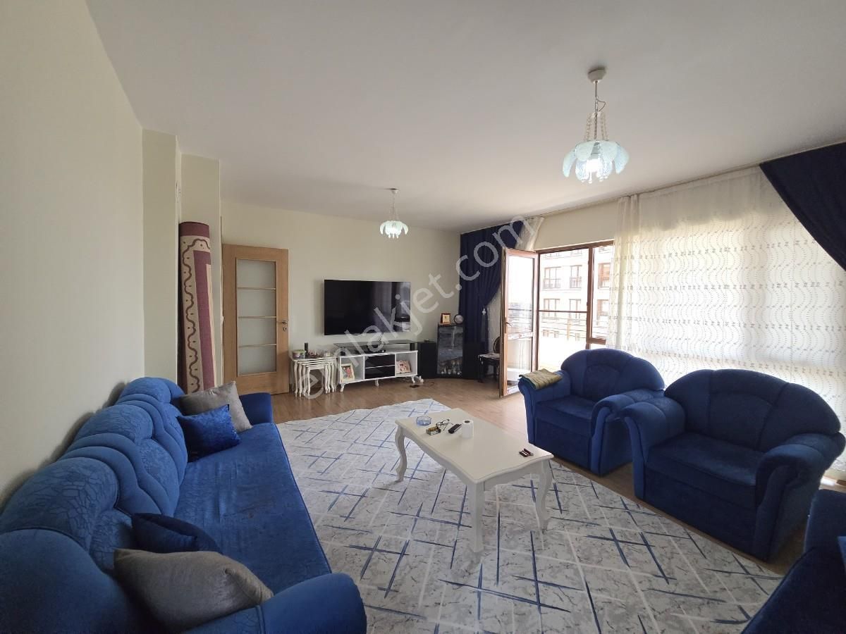 Çöl Güzeli Tokilerinde Kiralık Eşyalı 3+1 Daire - Görsel 3