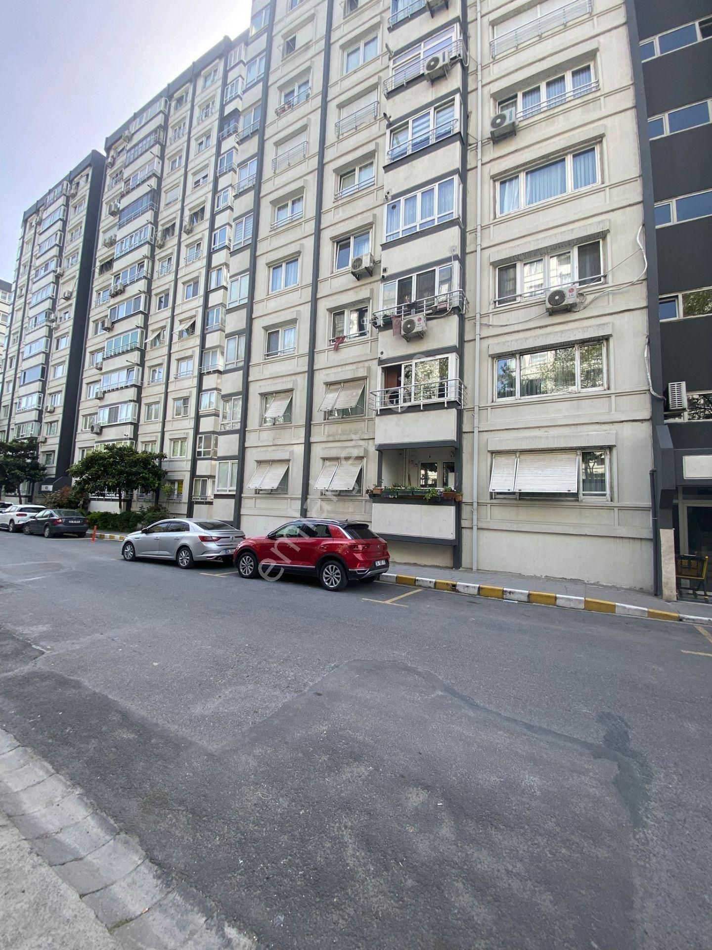 Yenibosna İhlas Yuva Sitesinde 3+1 130m2 Kiracısız Satılık Daire