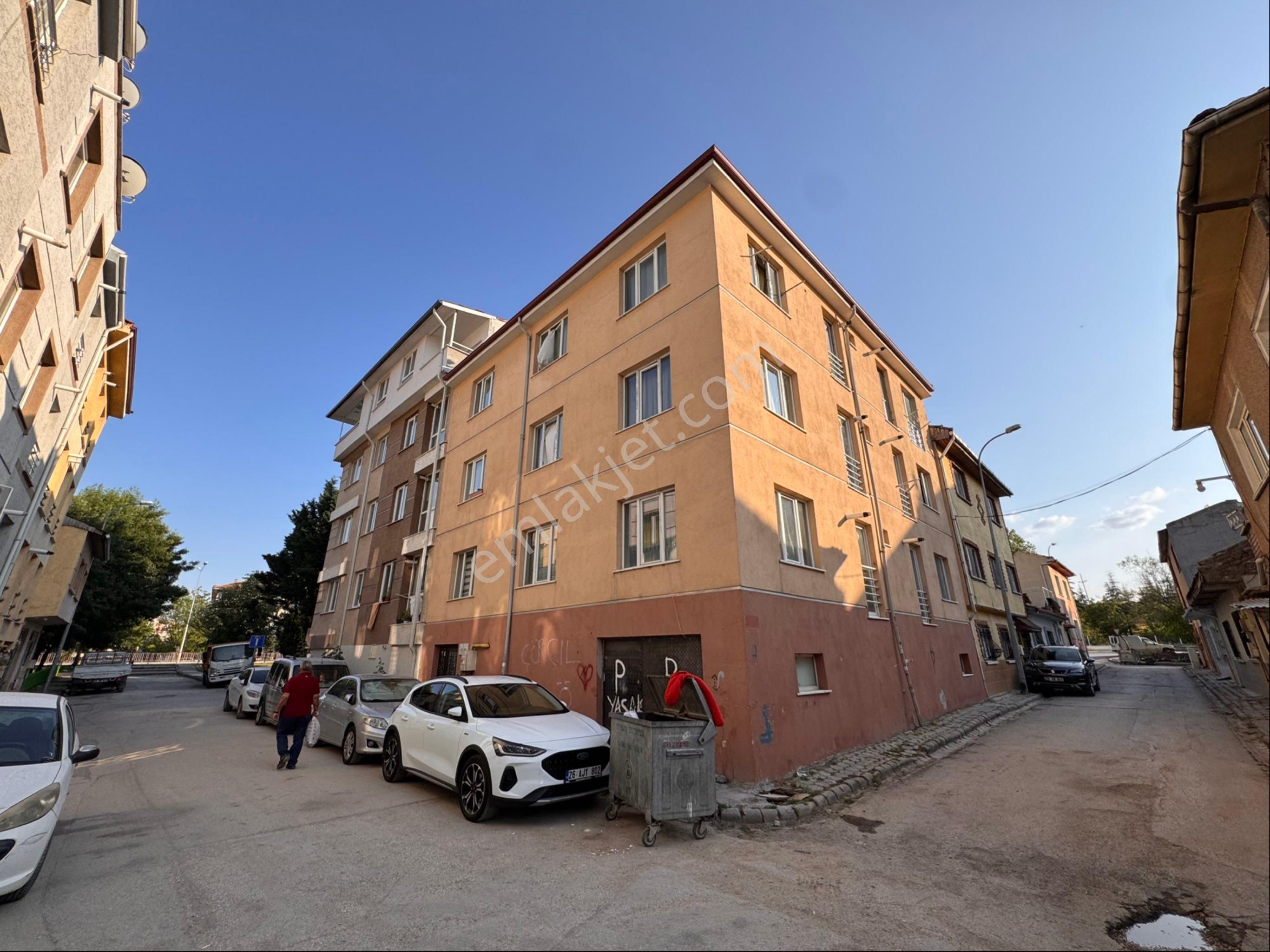 Pera'dan Sütlüce Mah. Kurum Sok. Eşyalı 1+1 Kiralık Ferah Daire