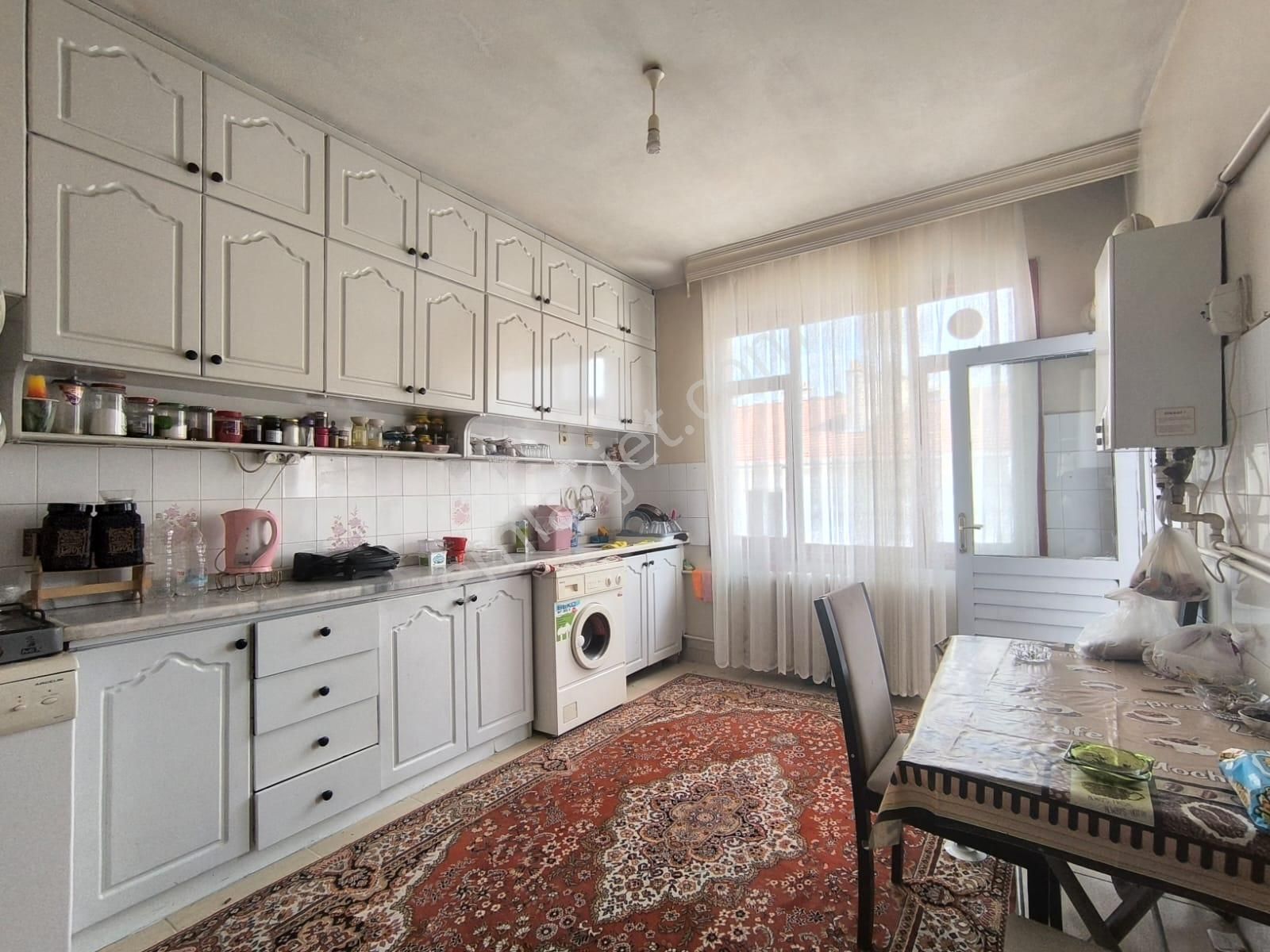 İhsaniyede 3+1 Satılık Bakımlı Daire Kat Mülkiyetli Asansörlü Yalıtımlı