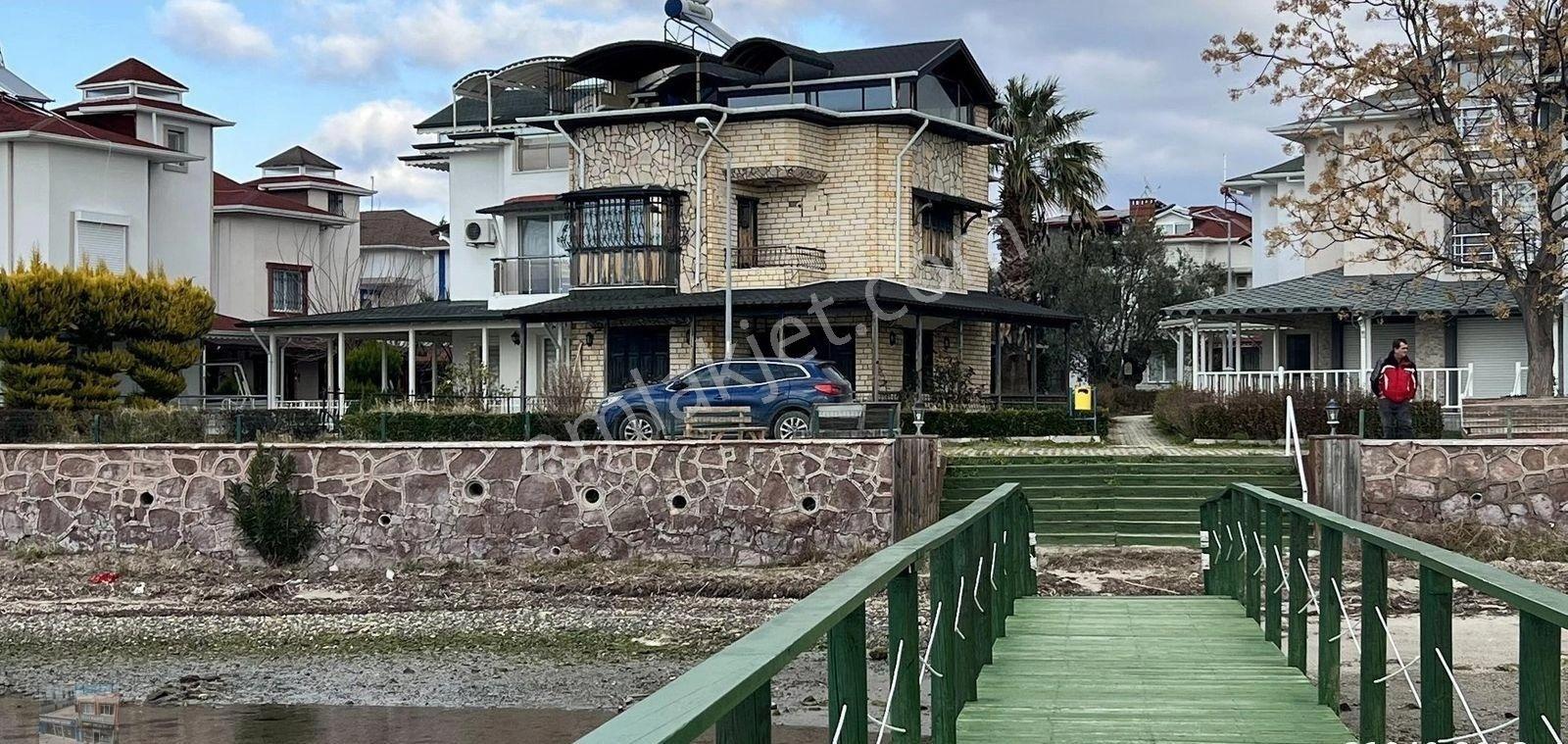 Balıkesir Ayvalık Sarımsaklı Da Satılık Villa.denize Sıfır - Görsel 2