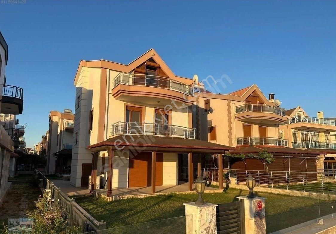 Balıkesir Ayvalık Altınova Da Satılık Villa.denize Sıfır