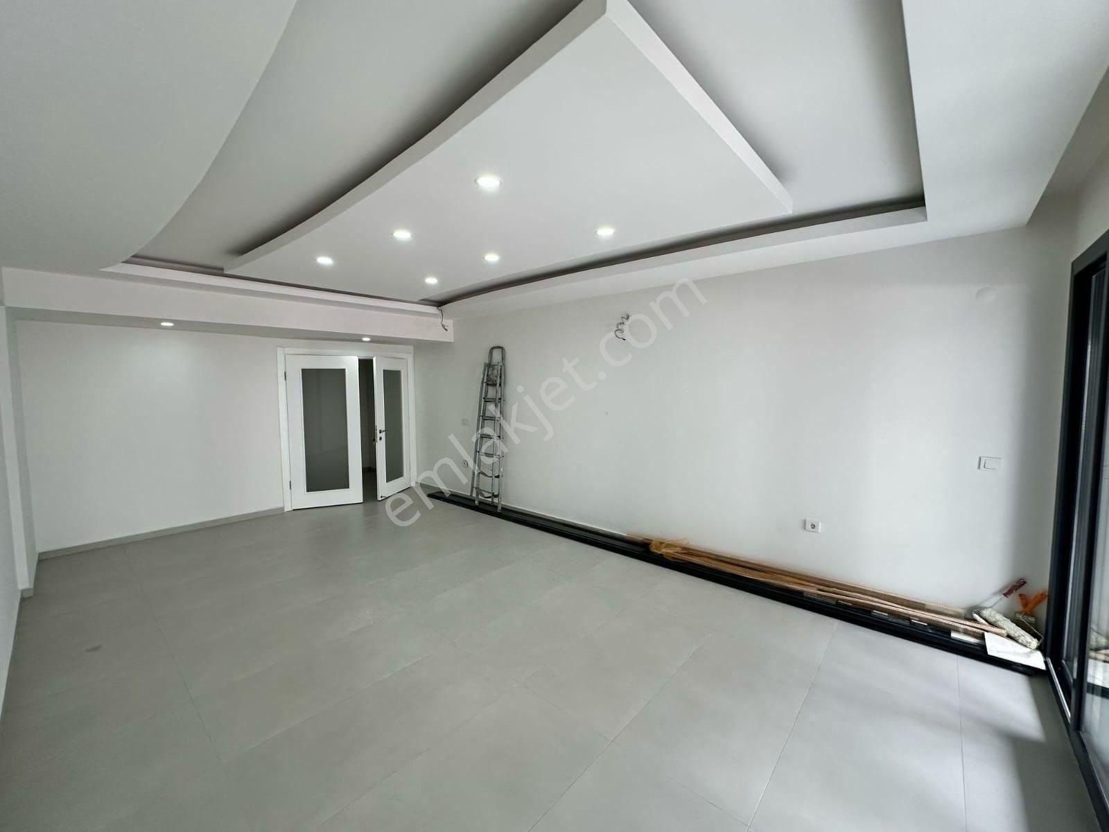 Şehrin Merkezinde Asansörlü 2+1 95m2 Sıfır Satılık Daire